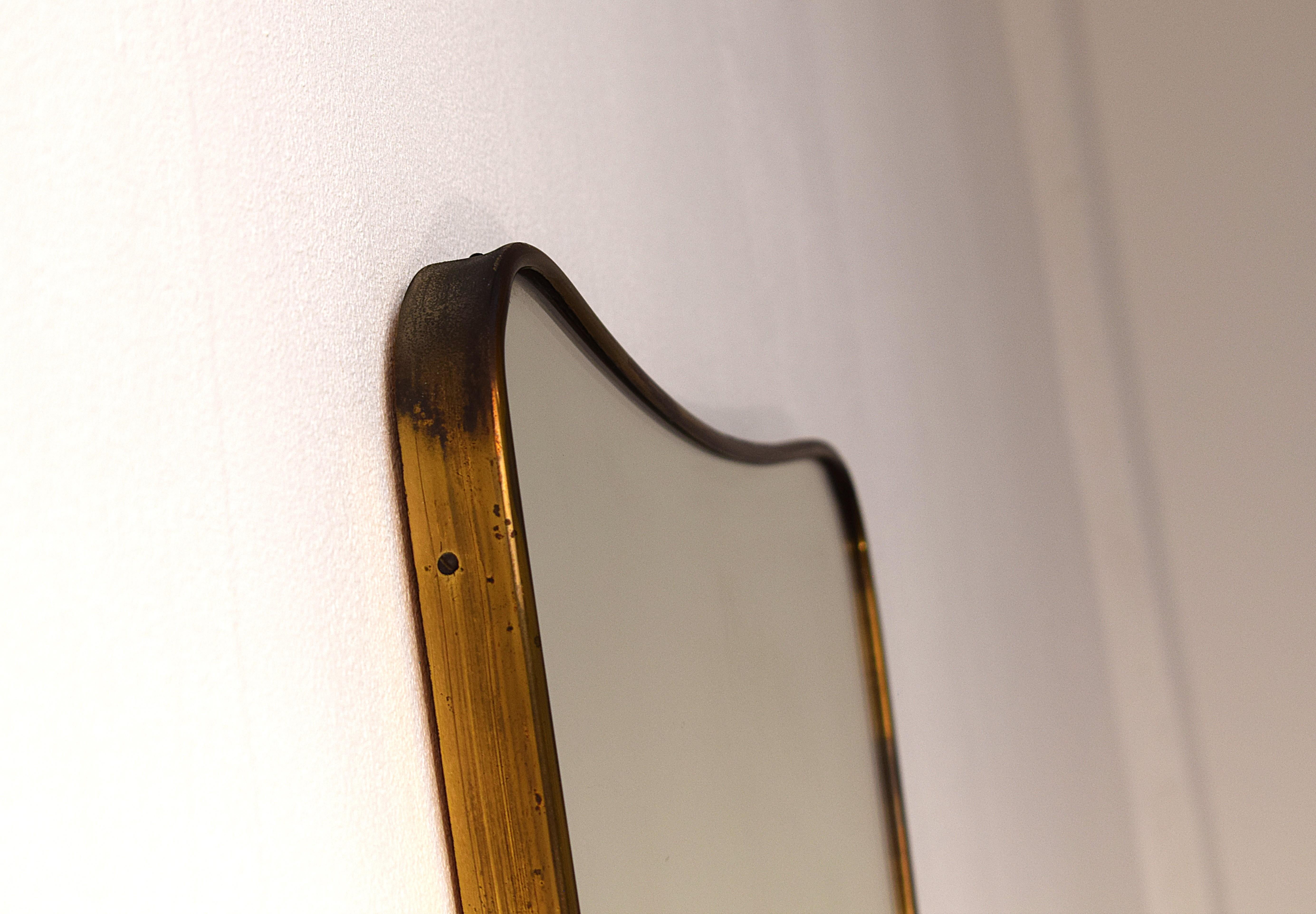 Production italienne - Miroir à cadre en laiton, années 1950 en vente 1