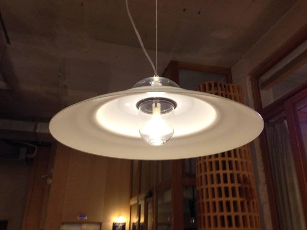 Design by Michele de Lucchi

Blown borosilicate glass, white painted aluminum, white metal canopy,

16.5” Ø

G9 bulb? 

63” clear cord

Made in Italy.
