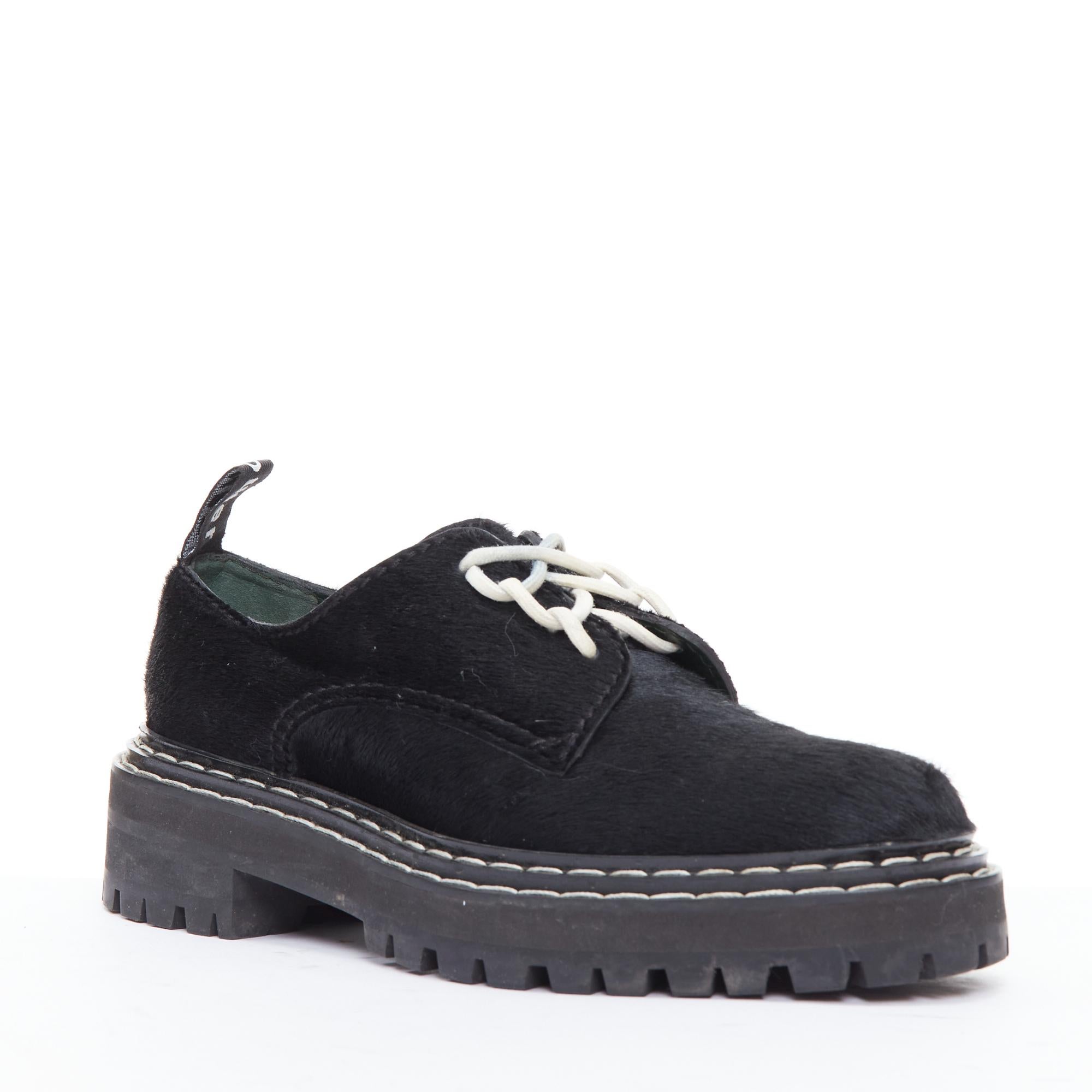 PROENZA SCHOULER scarpe creeper in vitello nero con impunture bianche EU38
Riferimento: ECLO/A00090
Marchio: Proenza Schouler
Materiale: Capelli di pony
Colore: Nero, Bianco
Modello: Tinta unita
Chiusura: Allacciatura: Up & Up
Fodera: Pelle