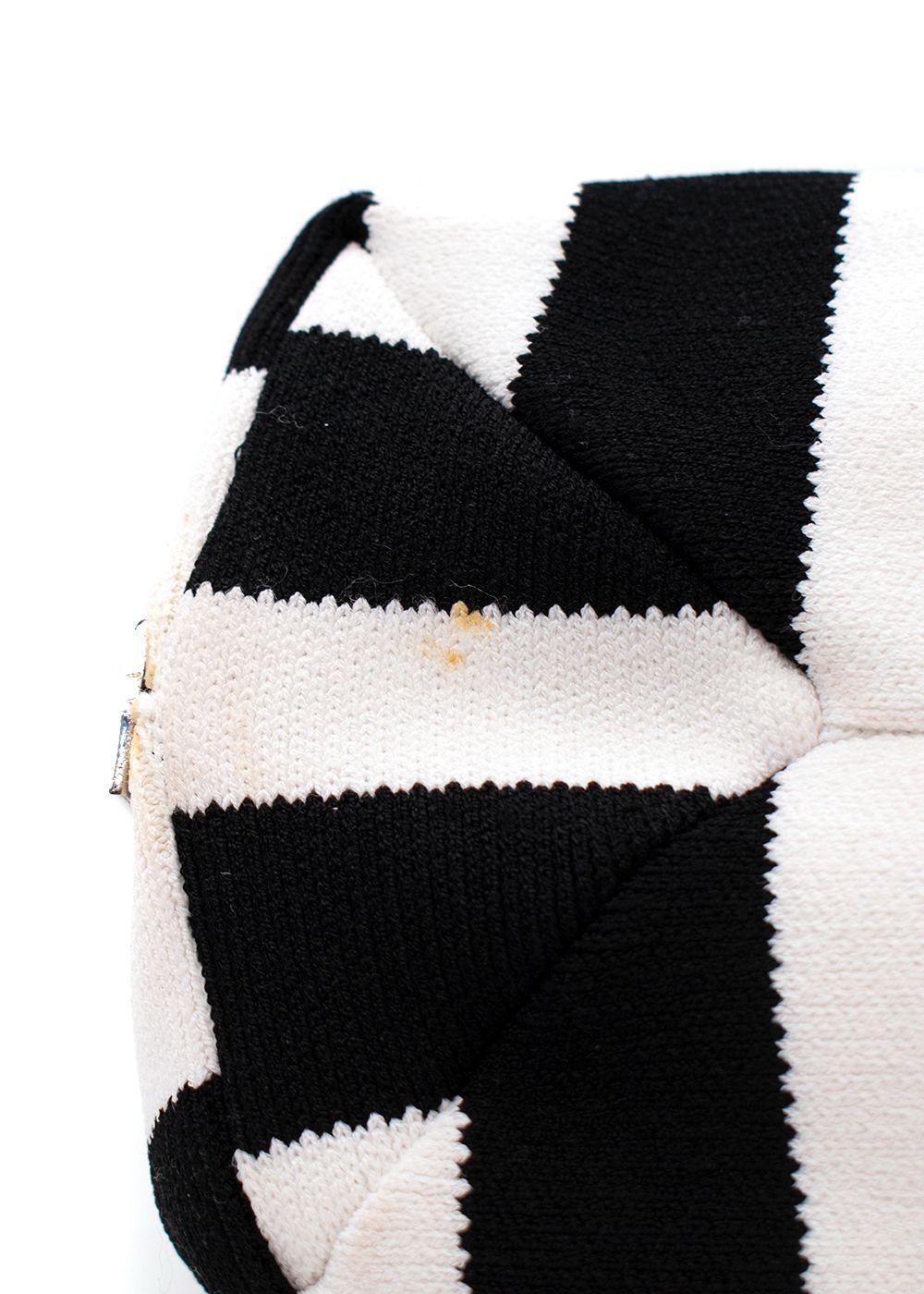 Donna Pochette con cornice asimmetrica a righe bianche e nere di Proenza Schouler in vendita