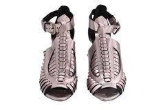Zapatos de tacón con diseño de jaula de Proenza Schouler en charol plateado