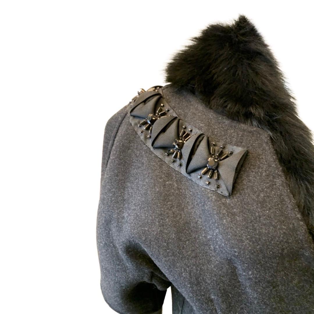 Proenza Schouler Chic Cropped Grey Flannel Jacket w/ Fur &Embellishments Size 6 For Sale 2