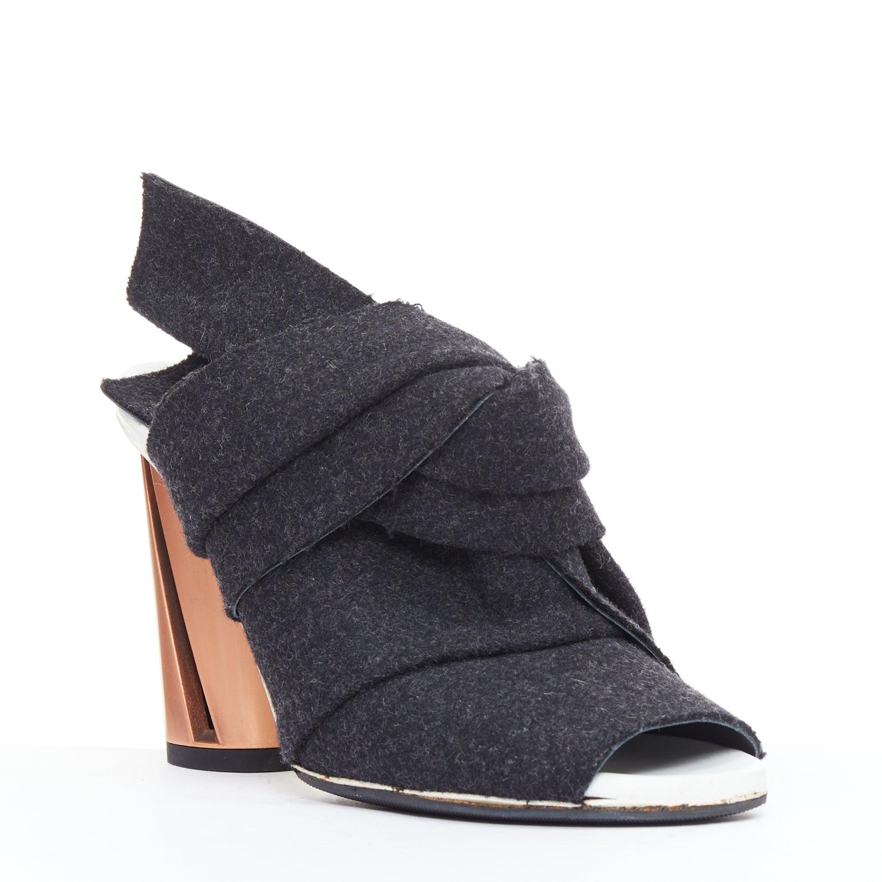 PROENZA SCHOULER mules à talon métallique avec nœud en feutre de laine gris EU38
Référence : NKLL/A00357
Marque : Proenza Schouler
MATERIAL : Semblable à de la laine, acrylique
Couleur : gris, or
Motif : Solide
Fermeture : Slip On
Doublure : Cuir