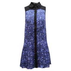 Vestido acampanado con estampado micro de Proenza Schouler en seda azul