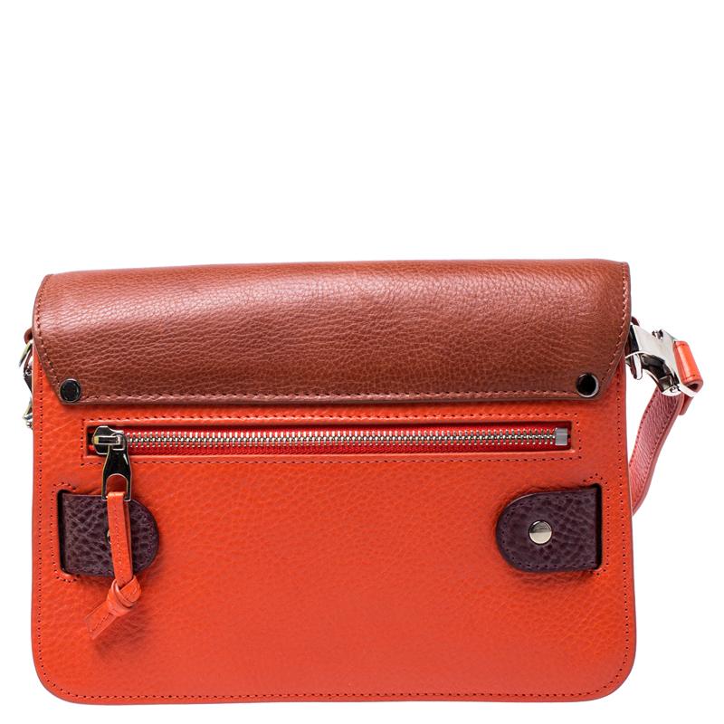 This stylish Classic PS11 shoulder bag from Proenza Schouler is sure to grab attention! Crafted from leather, the bag comes with a removable shoulder strap and can be used as a clutch. The interior is fabric lined and sized perfectly to hold your