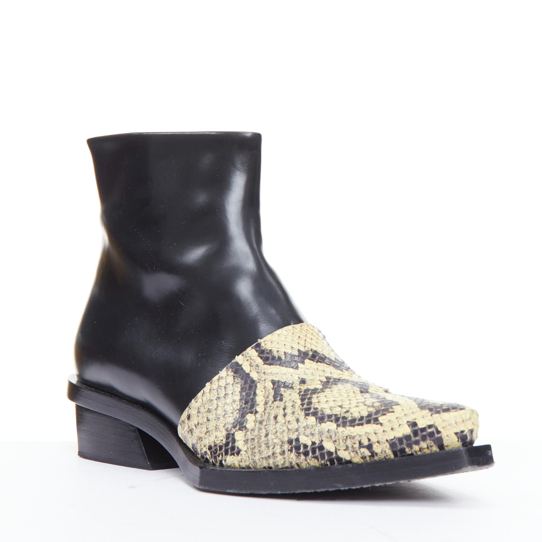 PROENZA SCHOULER - Bottine cubaine en cuir écaillé naturel noir EU38
Référence : ECLO/A00088
Marque : Proenza Schouler
MATERIAL : Cuir
Couleur : Kaki, Noir
Motif : Imprimé animal
Fermeture : Zip
Doublure : Cuir marron
Détails supplémentaires : Tige