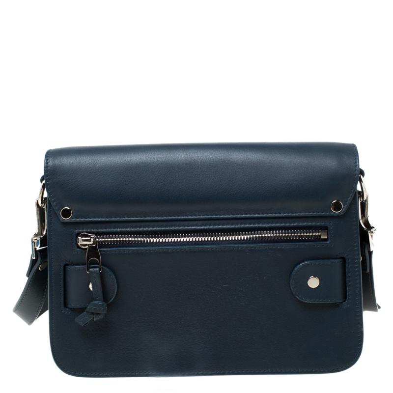 This stylish Classic PS11 shoulder bag from Proenza Schouler is sure to grab attention! Crafted from navy blue leather, the bag comes with a removable shoulder strap and can be used as a clutch. The interior is fabric-lined and sized perfectly to