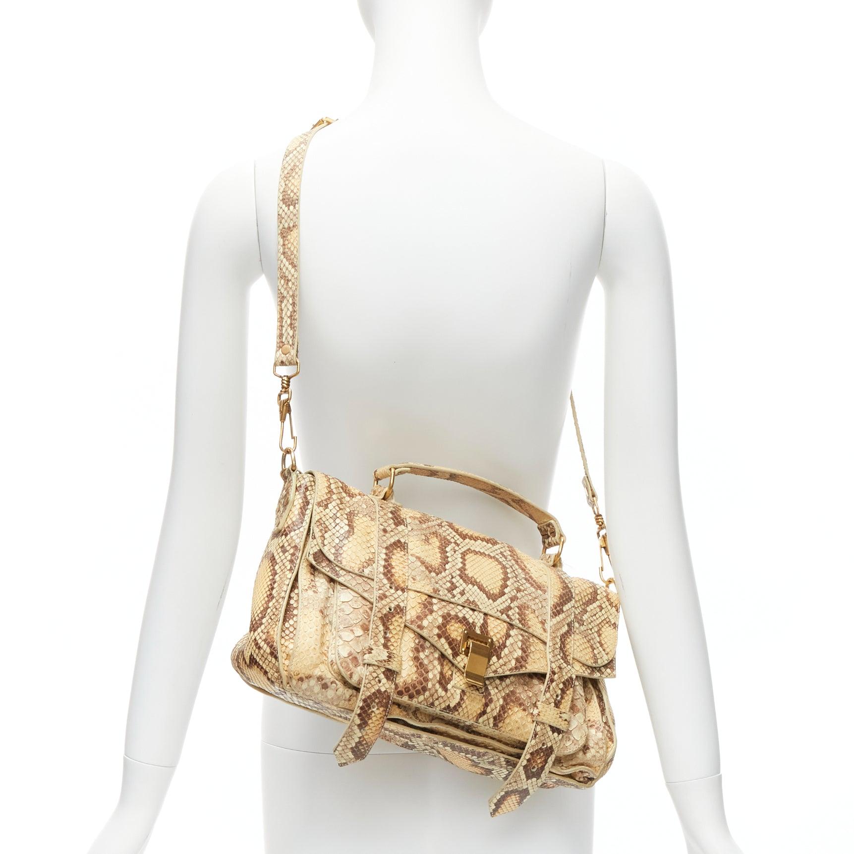 PROENZA SCHOULER PS1 beige scaled leather satchel crossbody shoulder bag
Reference: CNPG/A00023
Brand: Proenza Schouler
Model: PS1
Material: Leather
Color: Beige
Pattern: Animal Print
Closure: Clasp
Lining: Black Fabric
Extra Details: Logo plate on