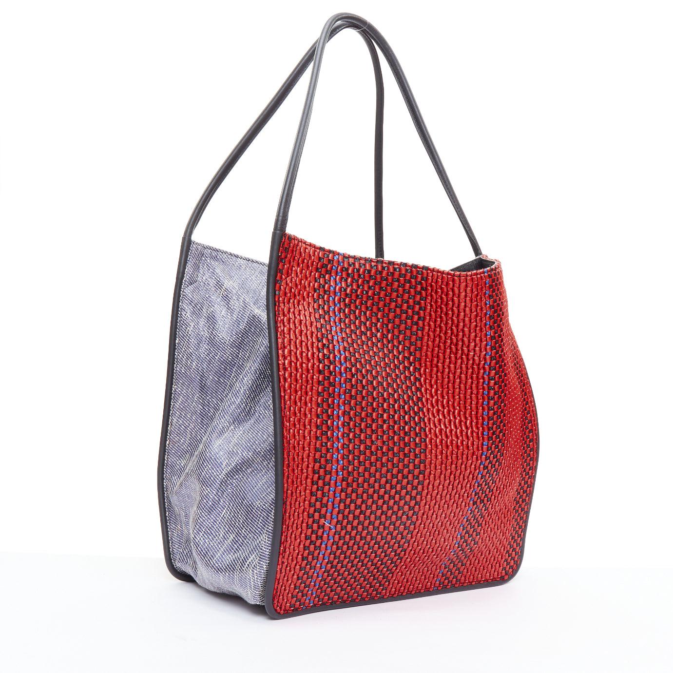 PROENZA SCHOULER red raffia leather trim mixed woven XL tote bag
Reference: ECLO/A00065
Brand: Proenza Schouler
Material: Raffia, Leather, Denim
Color: Red, Black
Pattern: Solid
Lining: Blue Fabric
Extra Details: Red Raffia. Striped. Silver-Tone