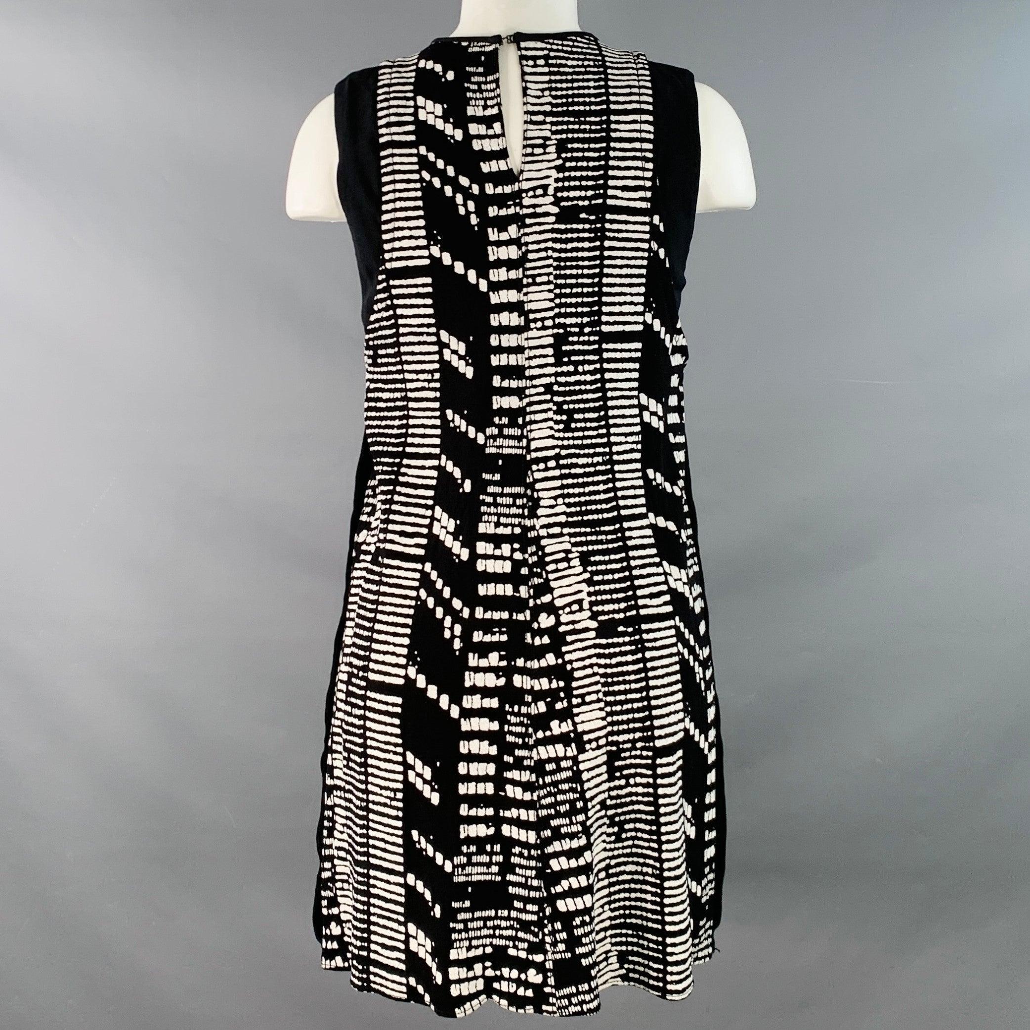 PROENZA SCHOULER Taille 4 Robe sans manches en viscose texturée noir et blanc Excellent état - En vente à San Francisco, CA