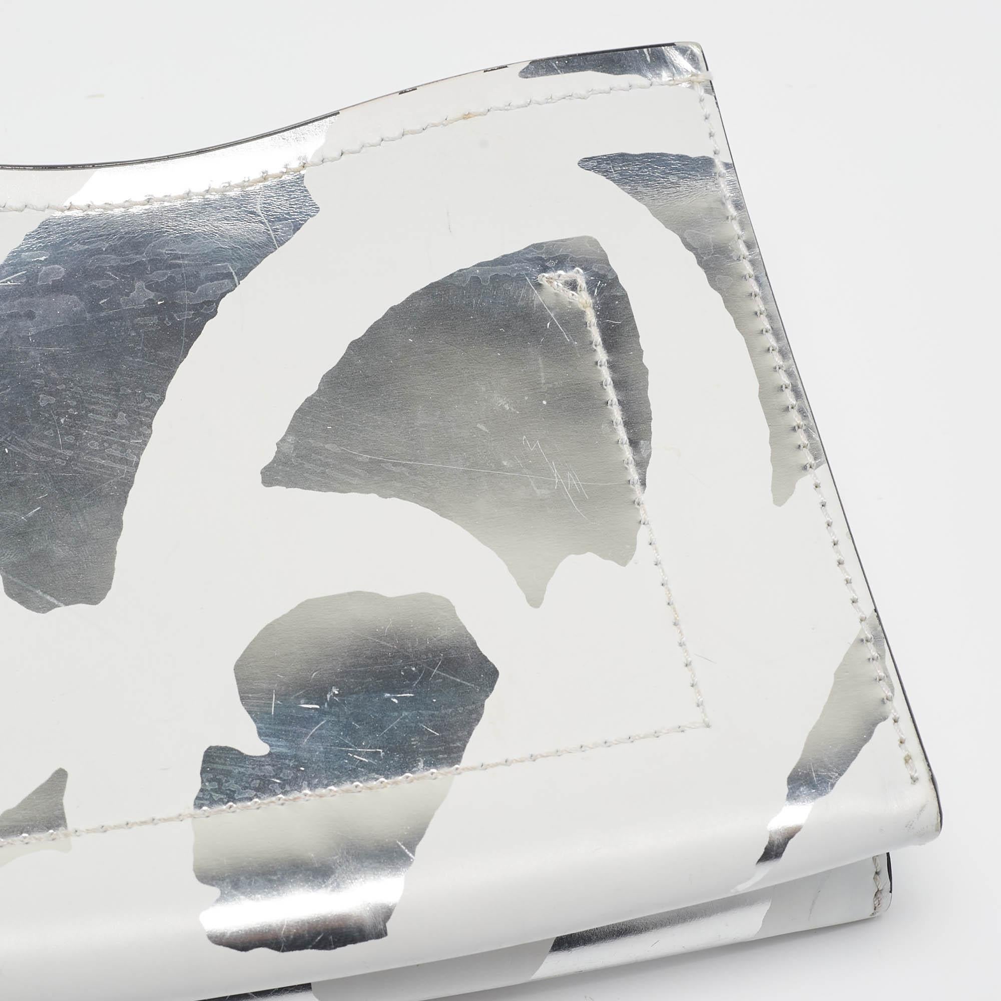 Pochette Proenza Schouler a forma di ricciolo in pelle bianca/argento in vendita 3