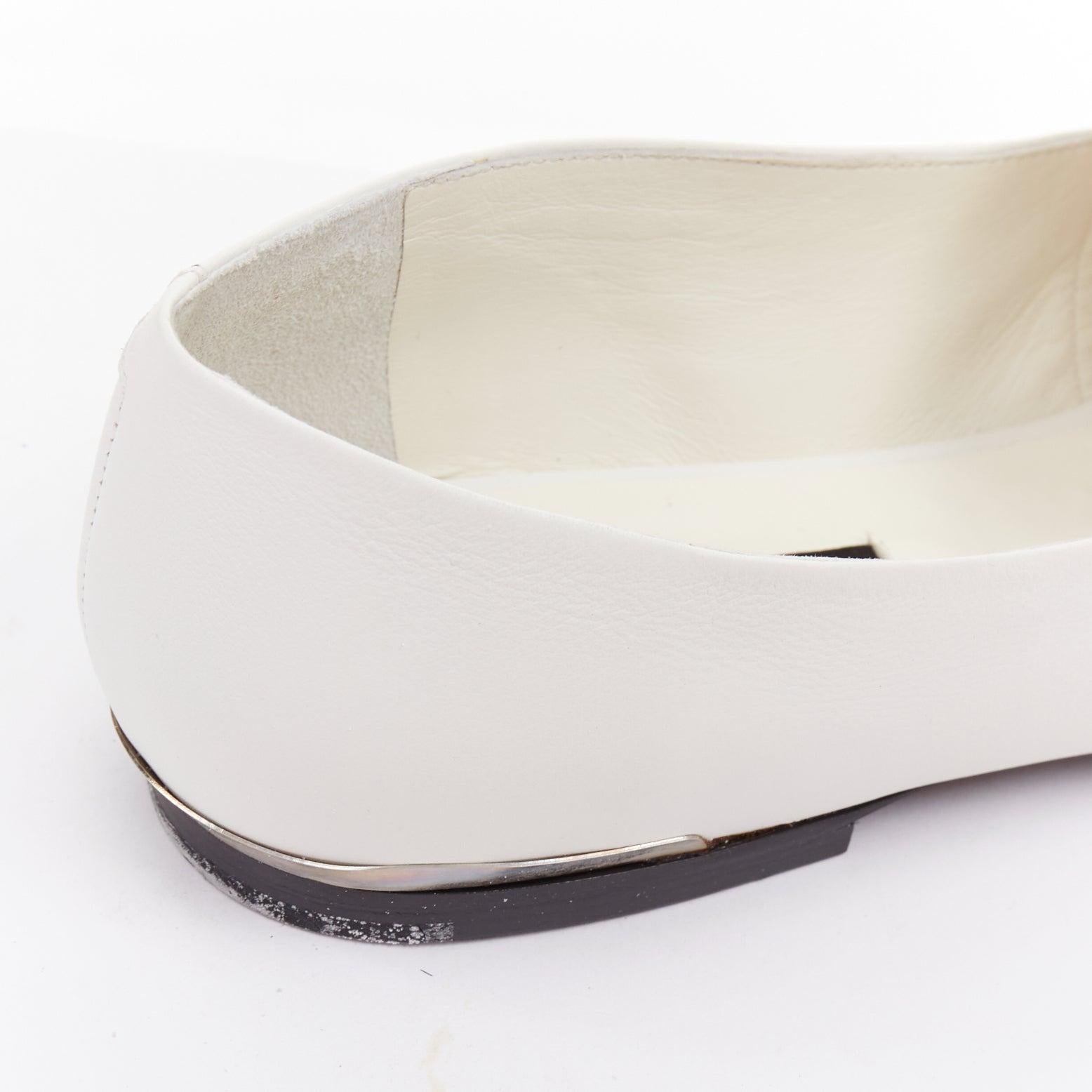 PROENZA SCHOULER chaussures plates en cuir lisse blanc, ornées de la signature argentée, EU39 en vente 3