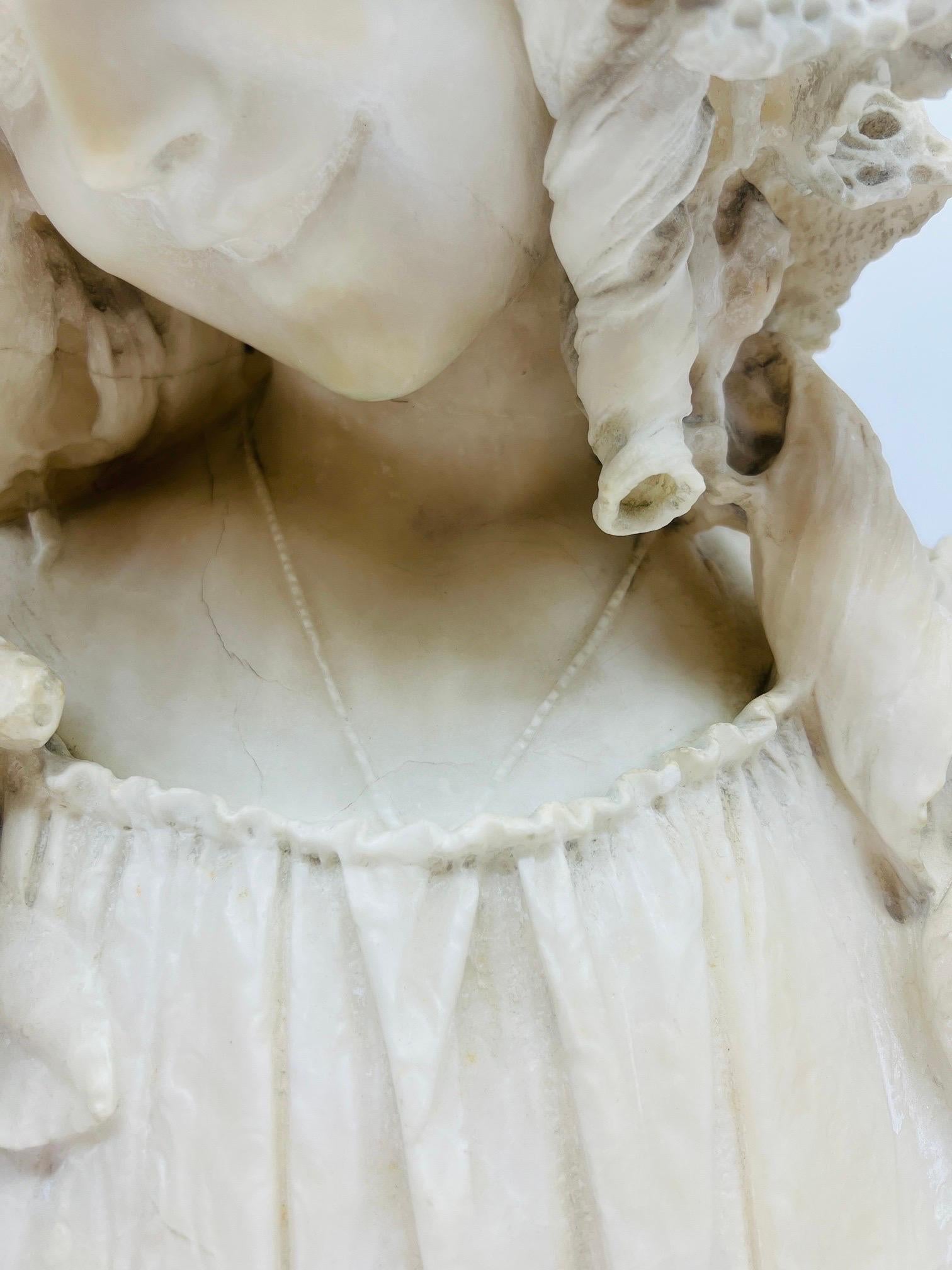 Buste italien en albâtre sculpté représentant des jeunes femmes, par le Prof. Antonio Frilli, circa 1895 Bon état - En vente à Atlanta, GA