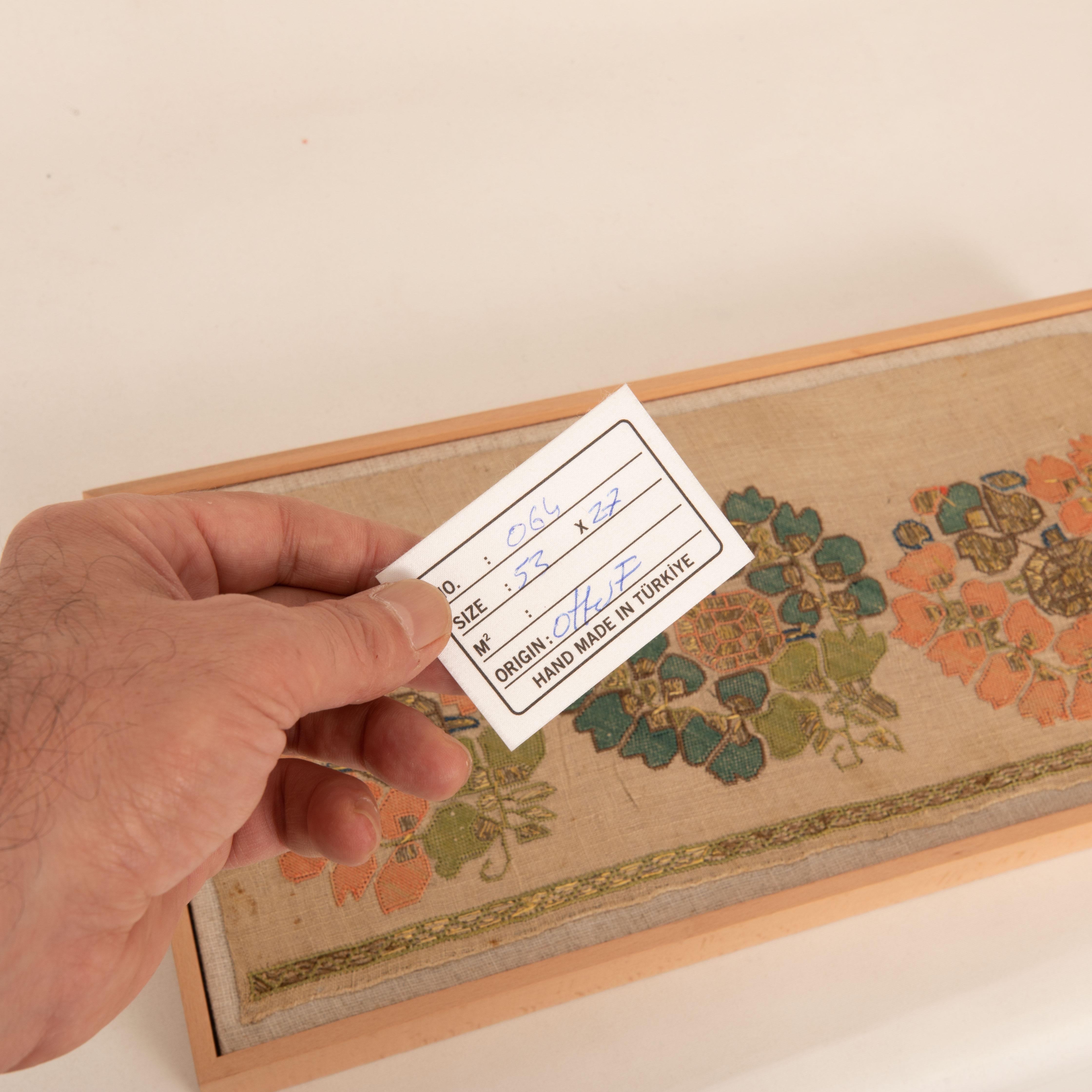 Professionell gerahmtes antikes ottomanisches Handtuchfragment, 19. Jahrhundert, Türkei im Zustand „Relativ gut“ im Angebot in Istanbul, TR