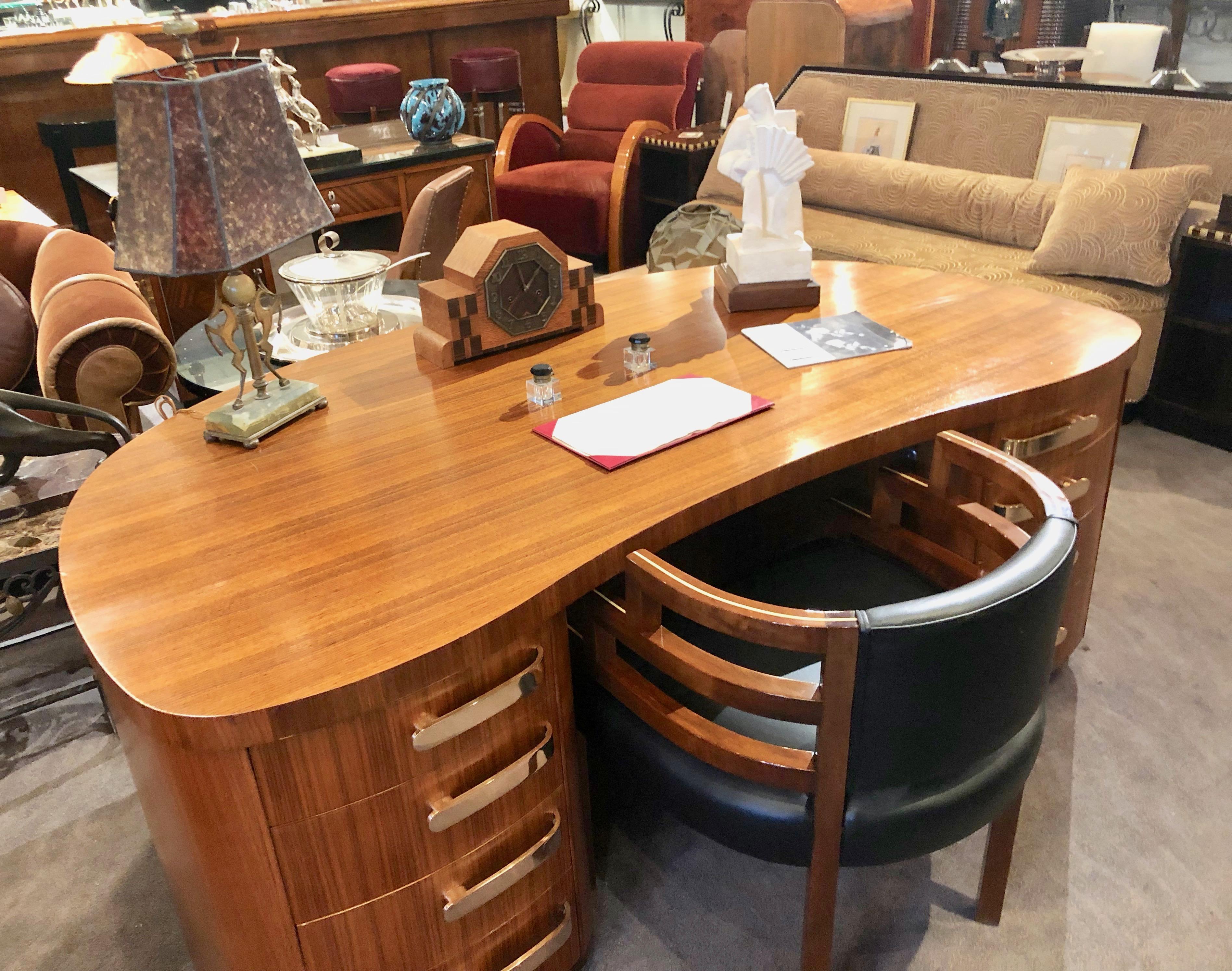 Executive Art Deco midcentury era desk, extremely well made in America (Grand Rapids, Michigan) by Stow & Davis. Twin pedestal bases with a complementary top, echoes this classic shape. Very nice mahogany veneers and lots of drawers for just about