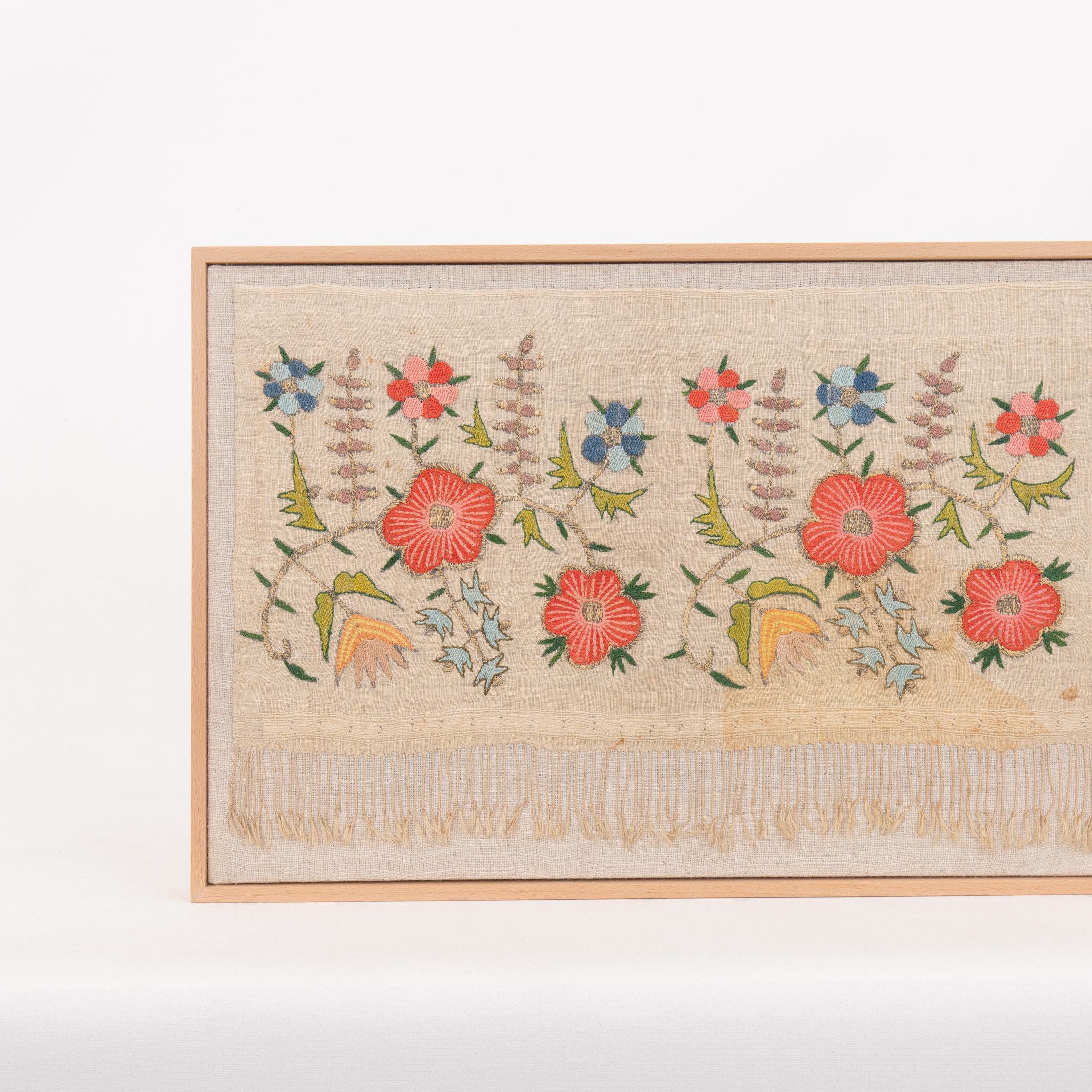 Fragmento de bordado otomano antiguo enmarcado profesionalmente, Turquía, principios del siglo XX Arte popular
