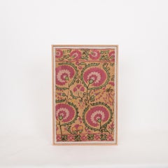 Fragment ancien de Suzani, 19e siècle, encadré par un professionnel.