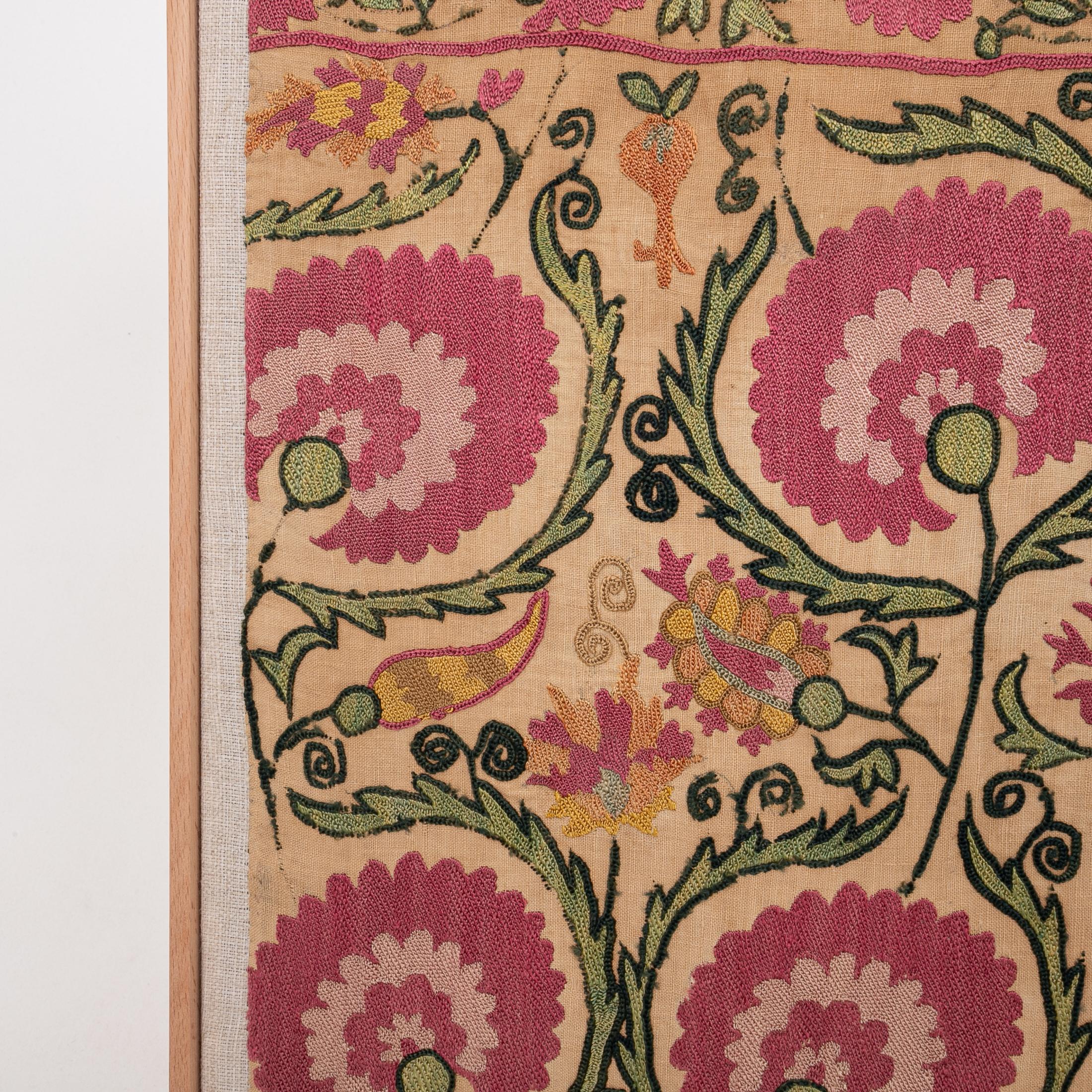 Professionally Framed Antique Suzani Fragment, 19th Century. In Fair Condition For Sale In Istanbul, TR