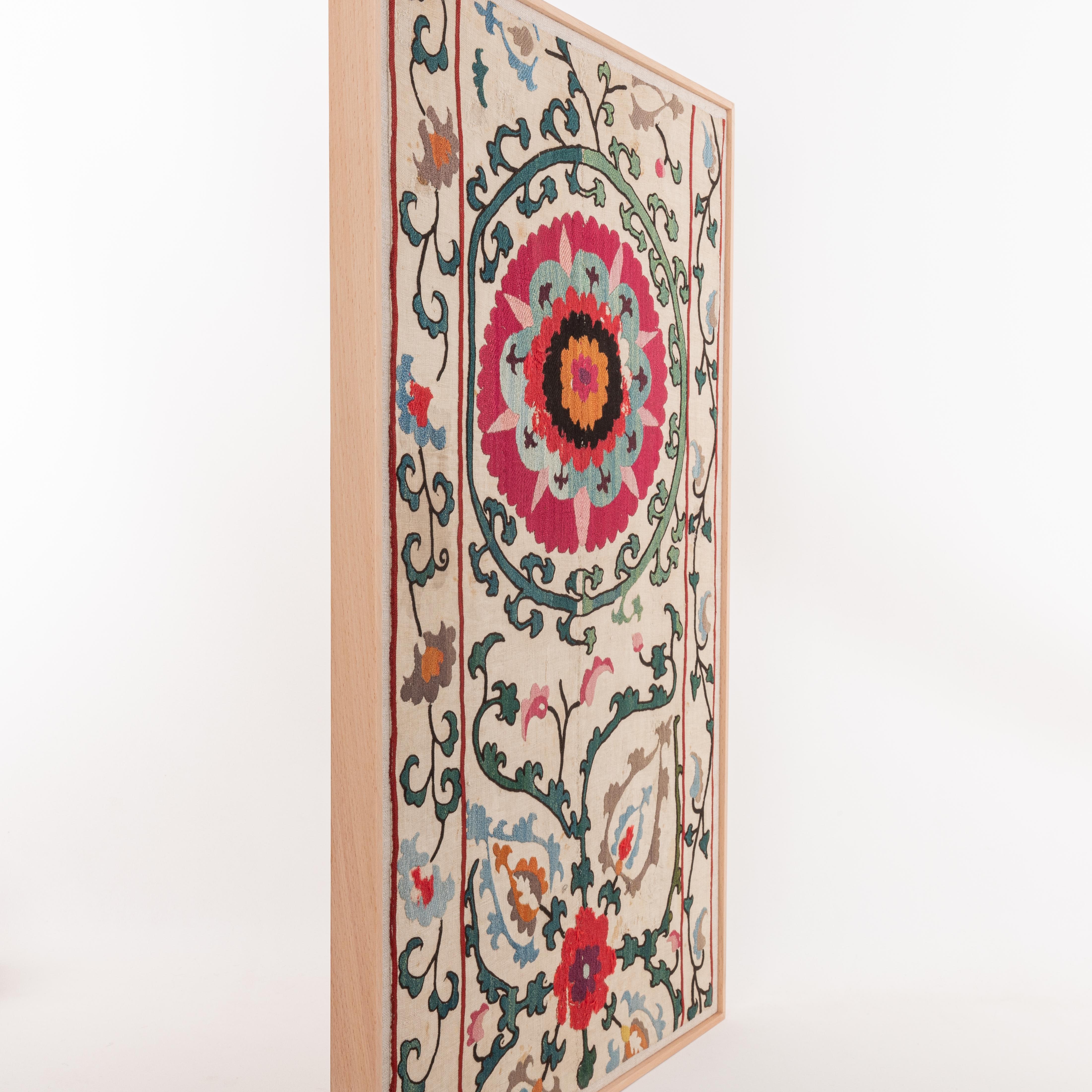 Professionally Framed Antique Suzani from Samarkand Uzbekistan In Good Condition For Sale In Istanbul, TR