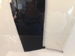 Grand drapeau de signalisation nautique de la Seconde Guerre mondiale encadré par un professionnel