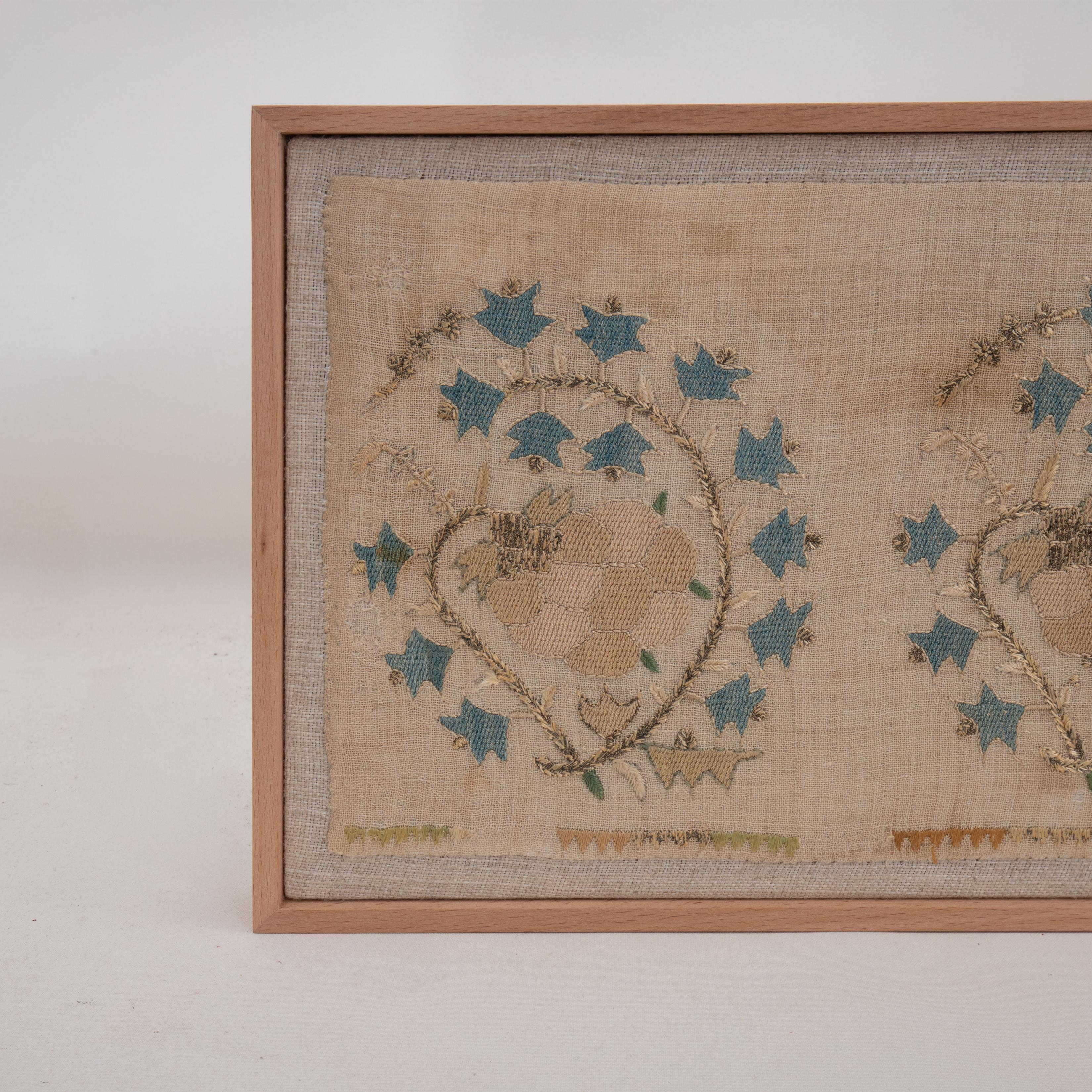 Fragmento de bordado otomano enmarcado profesionalmente, Turquía, S. XIX Arte popular en venta