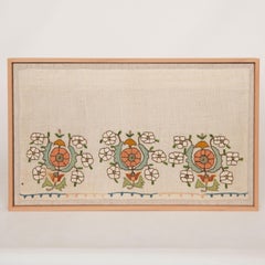 Frammento di ricamo ottomano incorniciato professionalmente, Turchia, fine del XIX secolo.