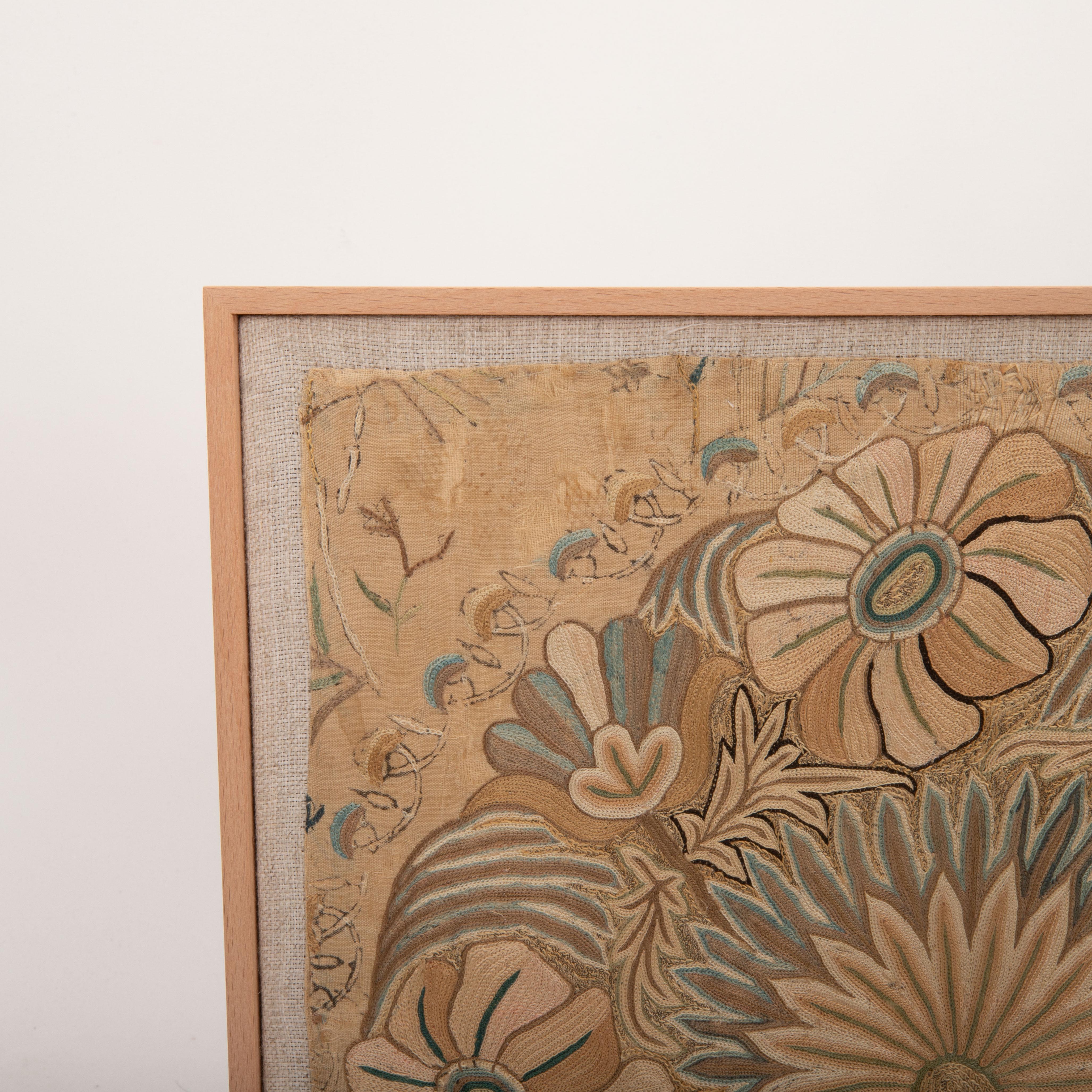 Fragmento de bordado otomano enmarcado profesionalmente, Turquía, finales del siglo XIX. Arte popular en venta