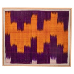 Professionell gerahmtes Ikat-Fragment aus Seide und Baumwolle, Usbekistan, 20. Jahrhundert.