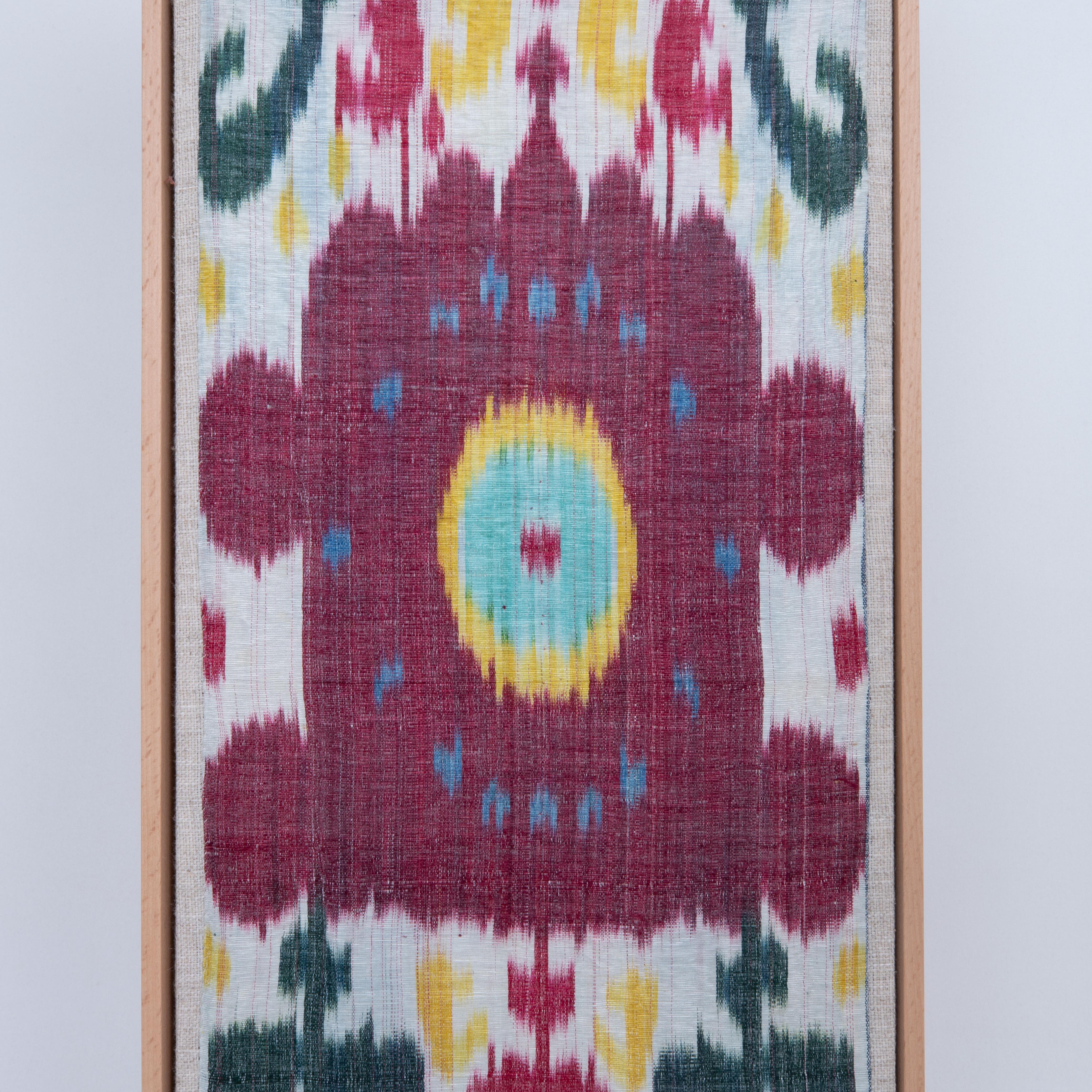 Uzbeko Frammento di Ikat in seta e cotone incorniciato professionalmente, Uzbekistan, A.L.C. in vendita