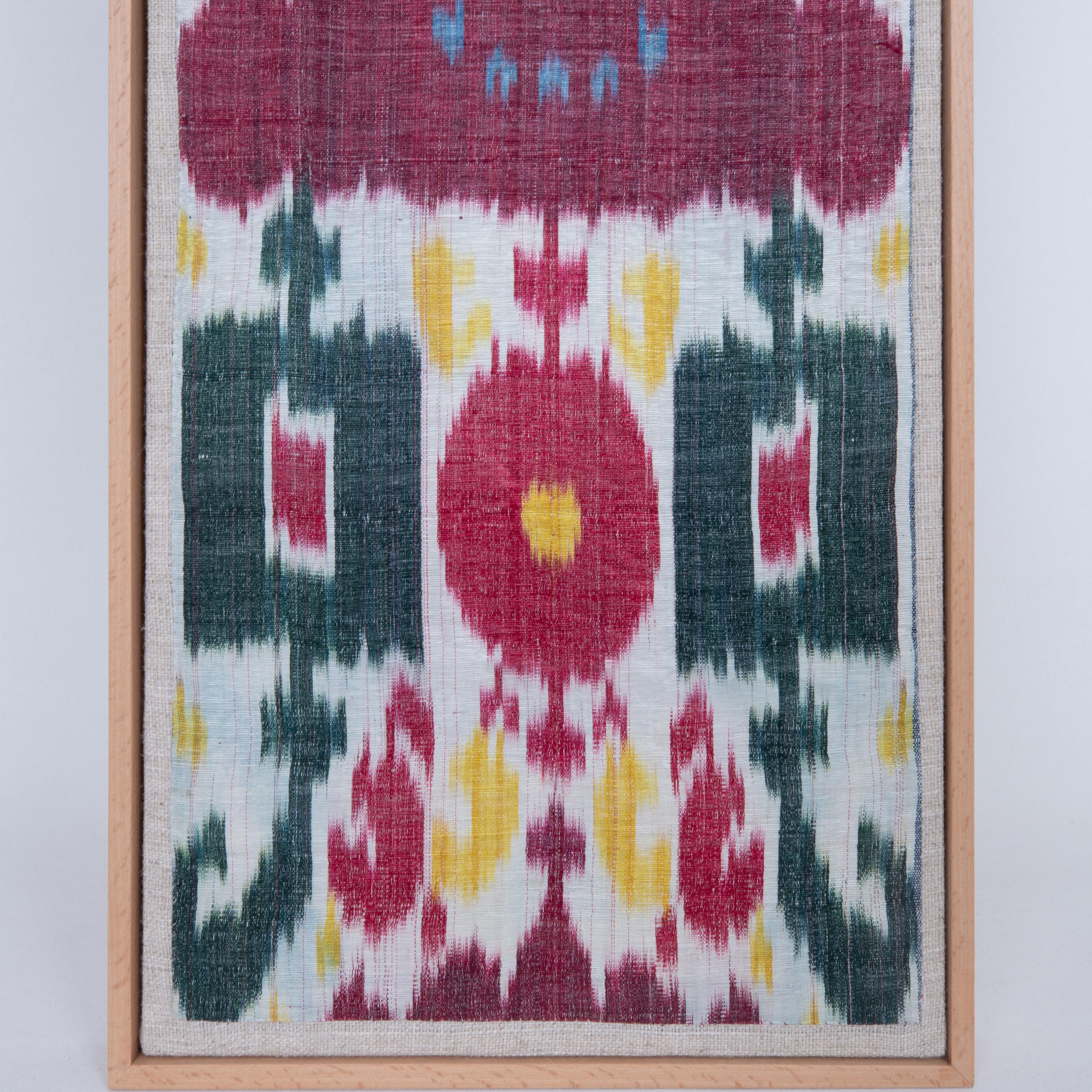 Frammento di Ikat in seta e cotone incorniciato professionalmente, Uzbekistan, A.L.C. In condizioni buone in vendita a Istanbul, TR