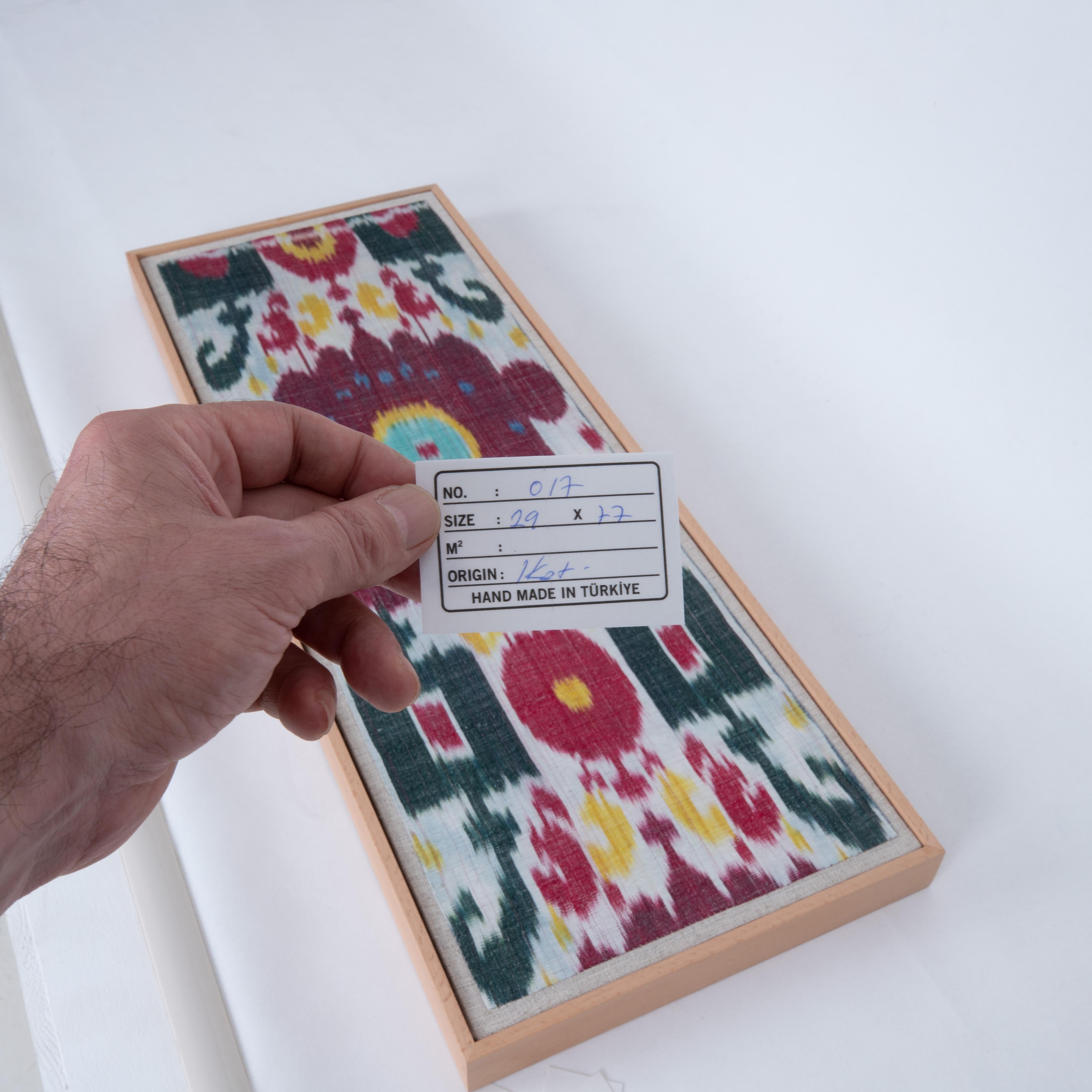 Seta Frammento di Ikat in seta e cotone incorniciato professionalmente, Uzbekistan, A.L.C. in vendita