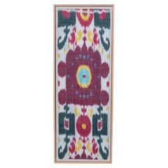 Professionell gerahmtes Ikat-Fragment aus Seide und Baumwolle, Usbekistan, L. 19. Jahrhundert.