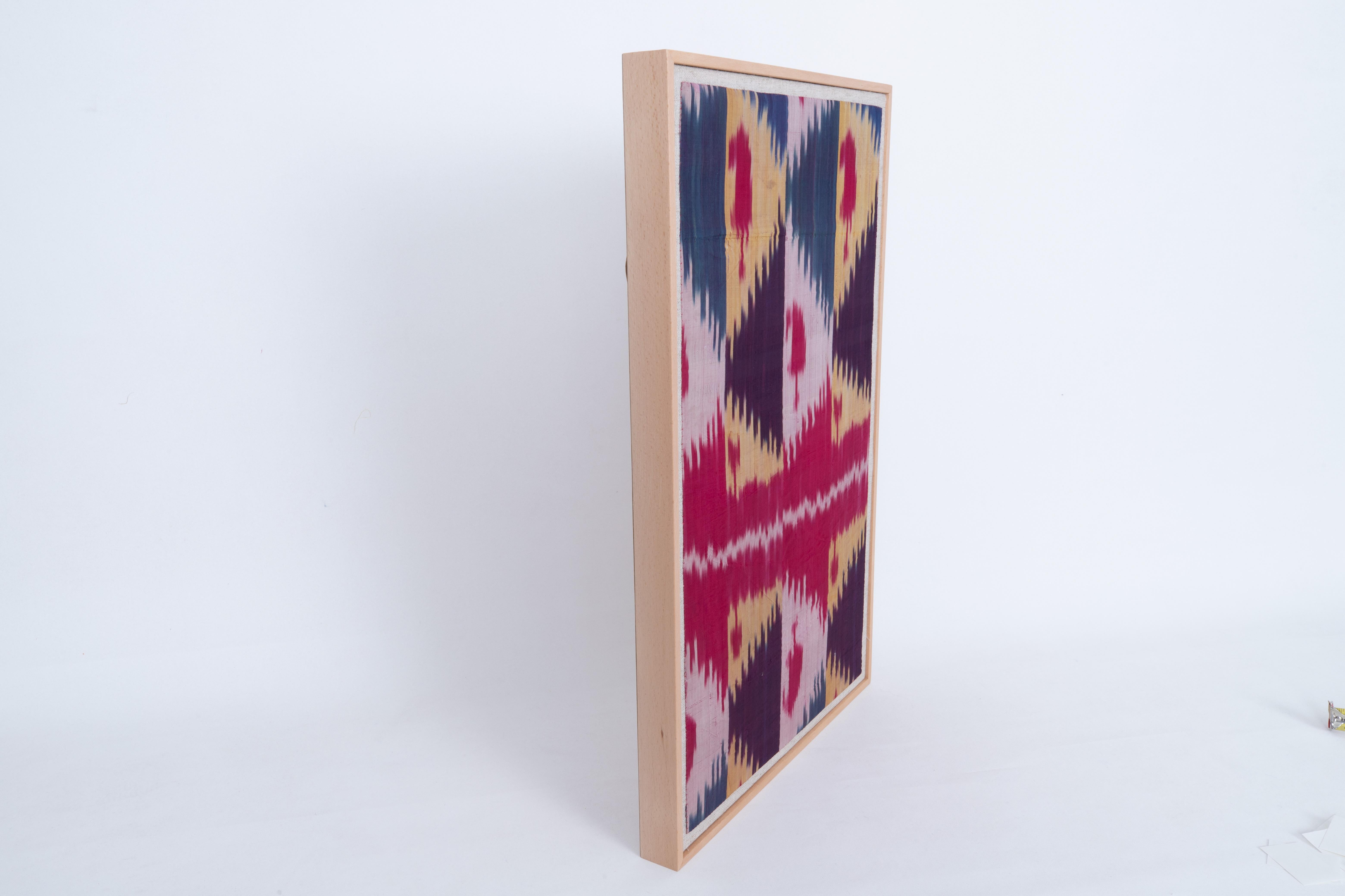 Professionell gerahmtes türkisches Ikat-Fragment aus Seide aus Ikat, frühes 20. Jahrhundert. Usbekistan im Zustand „Gut“ im Angebot in Istanbul, TR