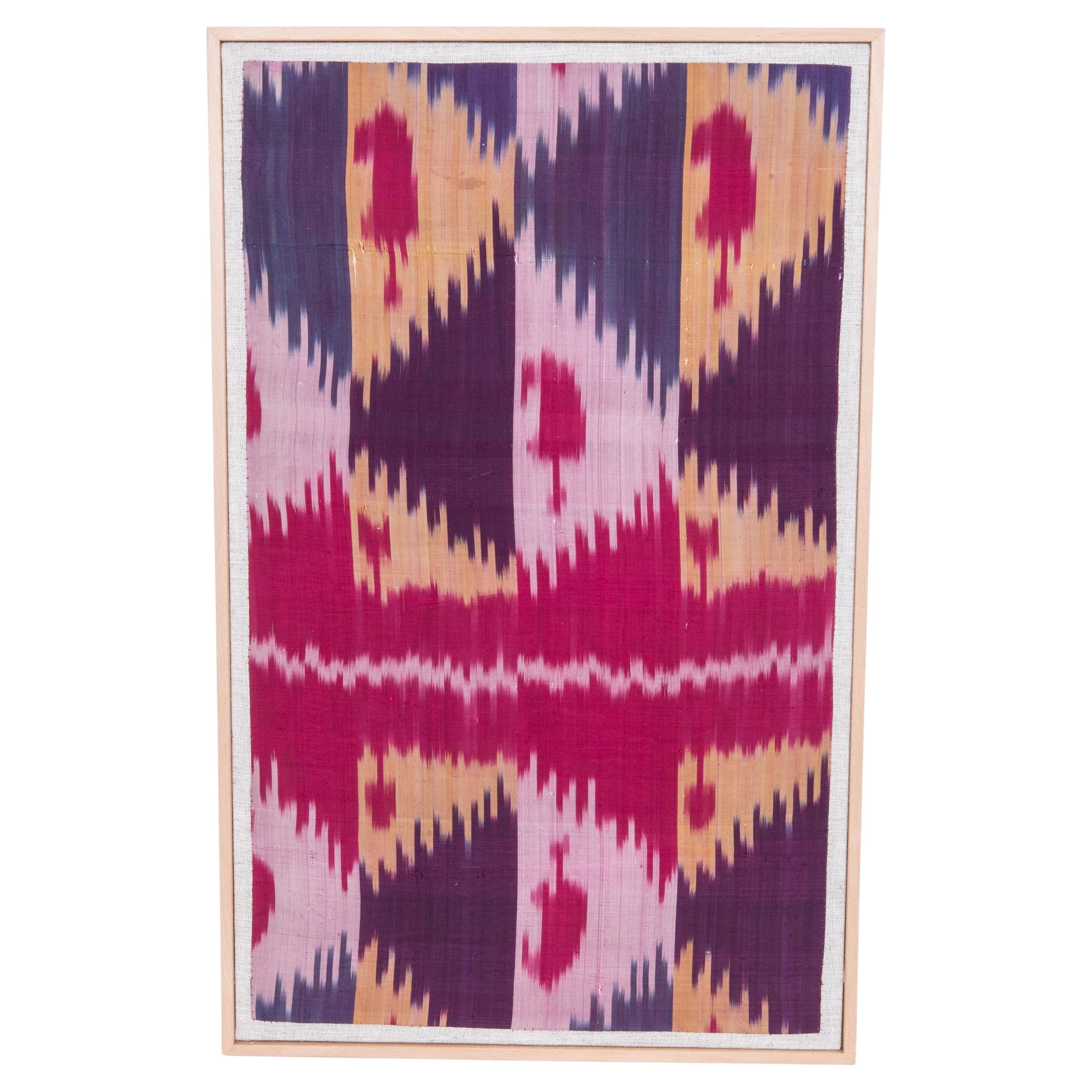 Professionell gerahmtes türkisches Ikat-Fragment aus Seide aus Ikat, frühes 20. Jahrhundert. Usbekistan im Angebot