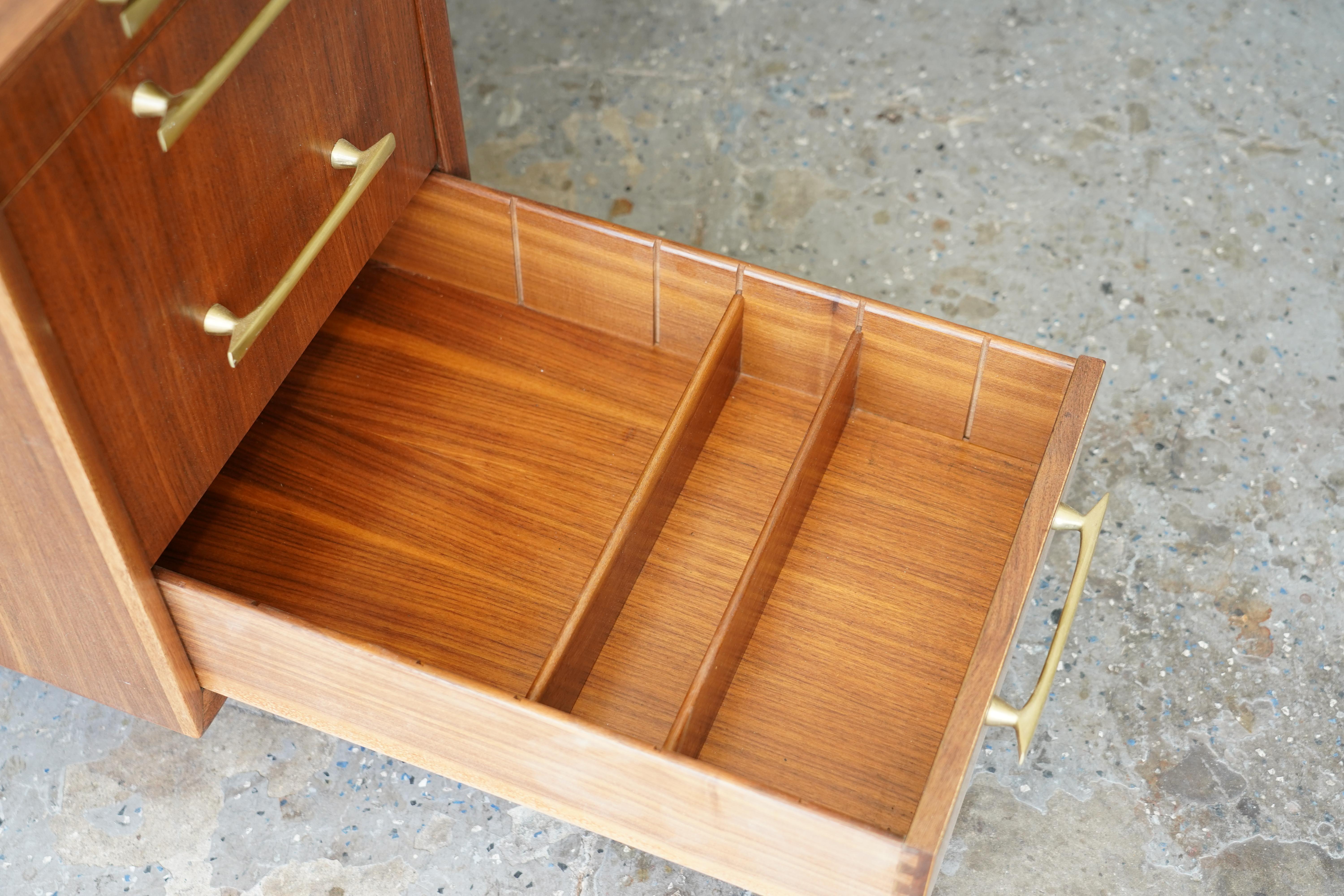 Professionally Restored Mid-Century Modern Boomerang Executive Walnut Desk For Sale 6