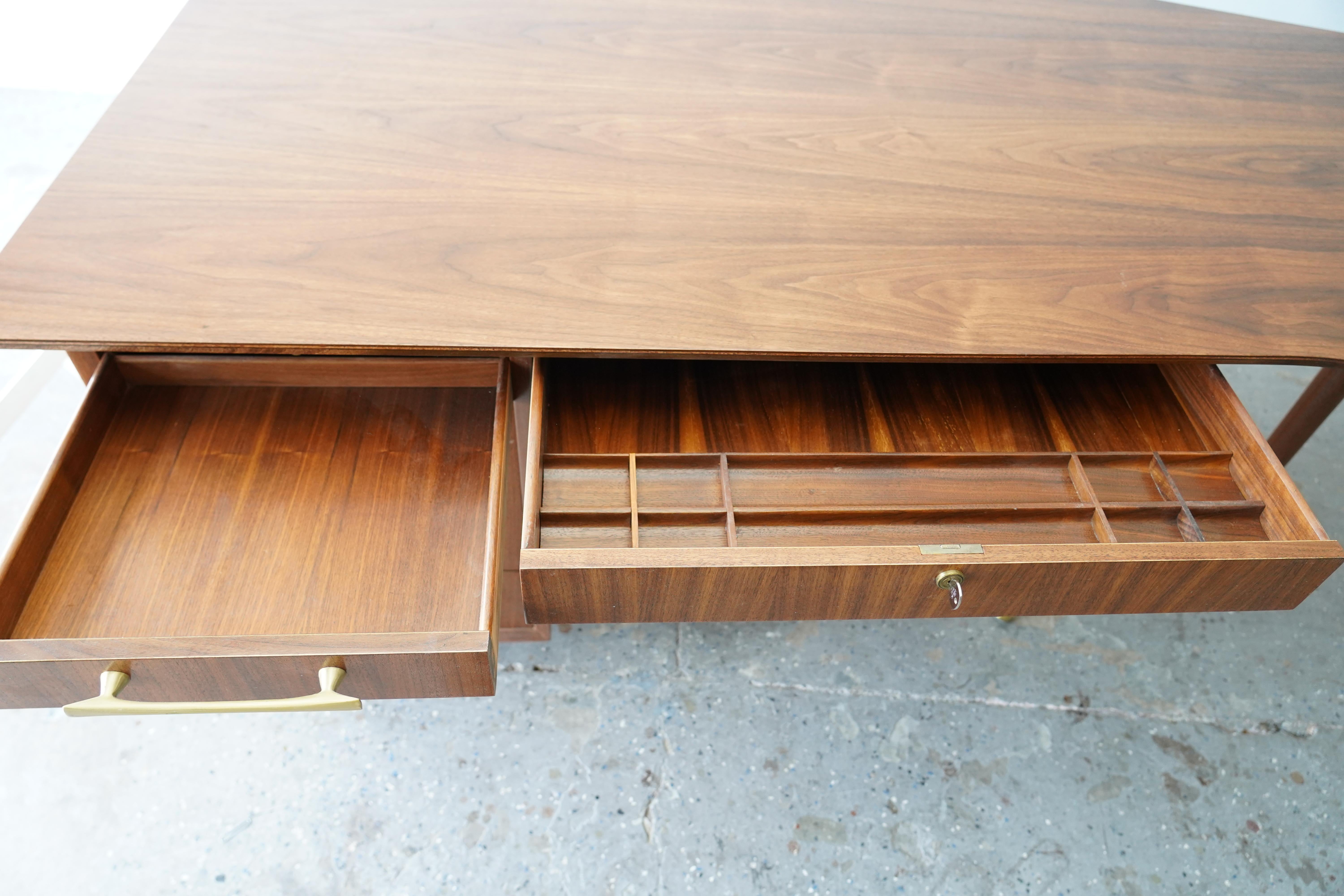 Professionally Restored Mid-Century Modern Boomerang Executive Walnut Desk For Sale 10