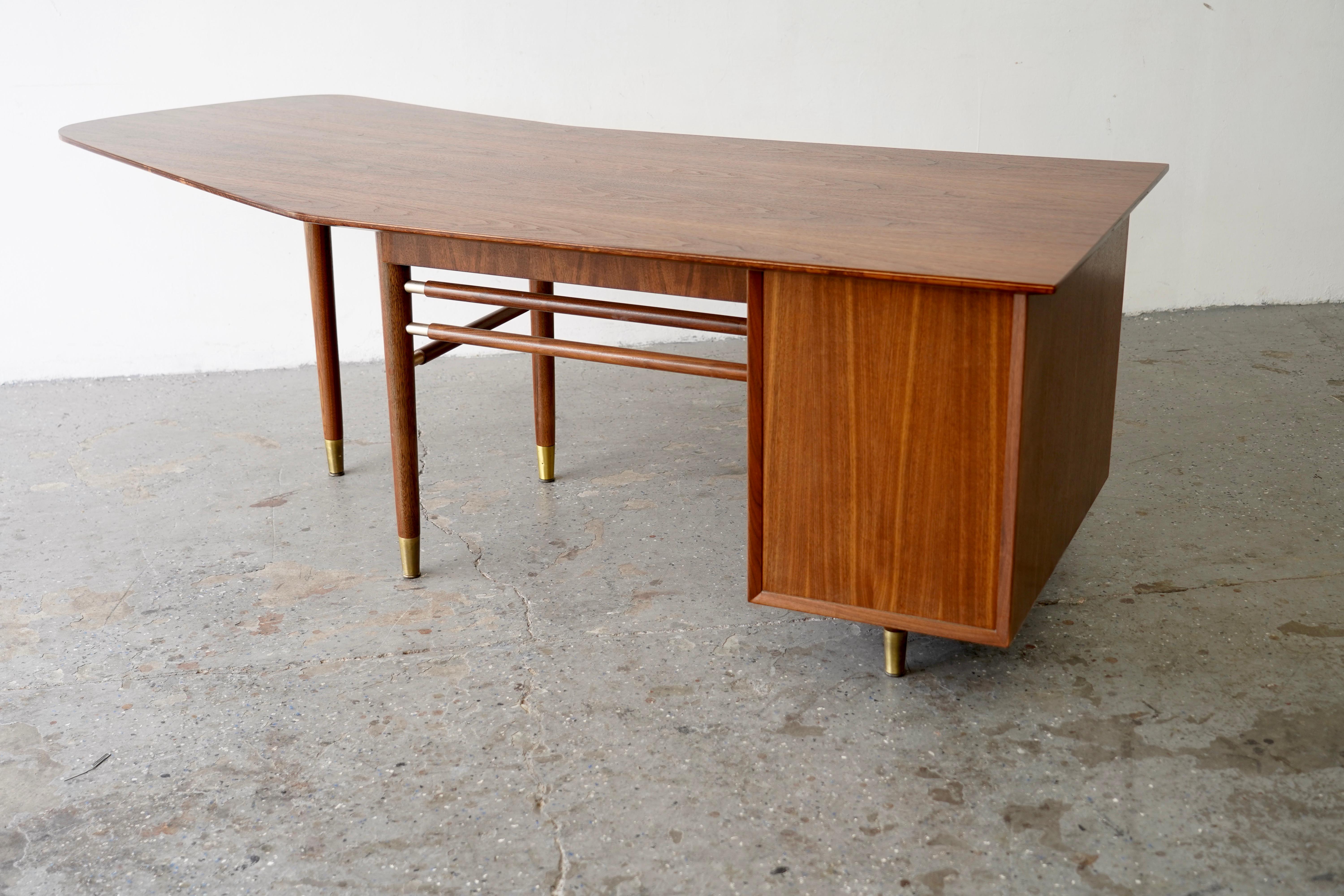Professionally Restored Mid-Century Modern Boomerang Executive Walnut Desk For Sale 1