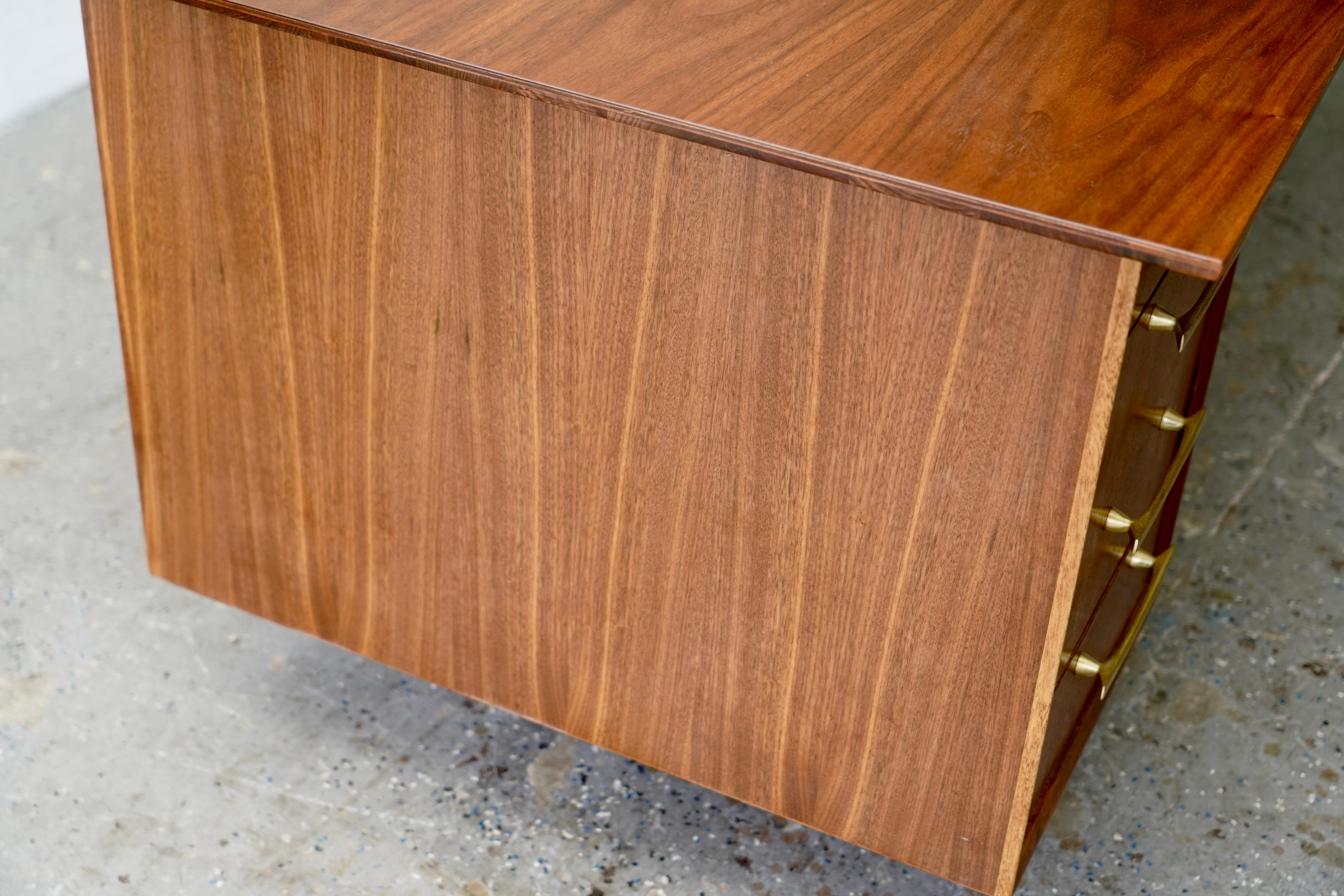Professionally Restored Mid-Century Modern Boomerang Executive Walnut Desk For Sale 3
