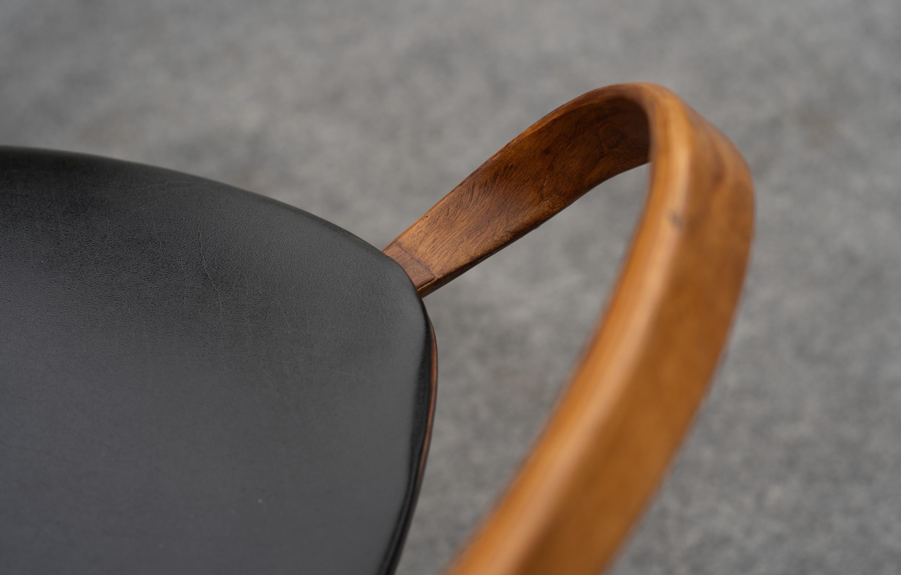 Professionally Restored Norman Cherner Plycraft Pretzel Walnut & Black Armchairs For Sale 4