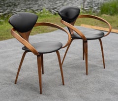 Poltrone in noce e nero Norman Cherner Pretzel restaurate professionalmente