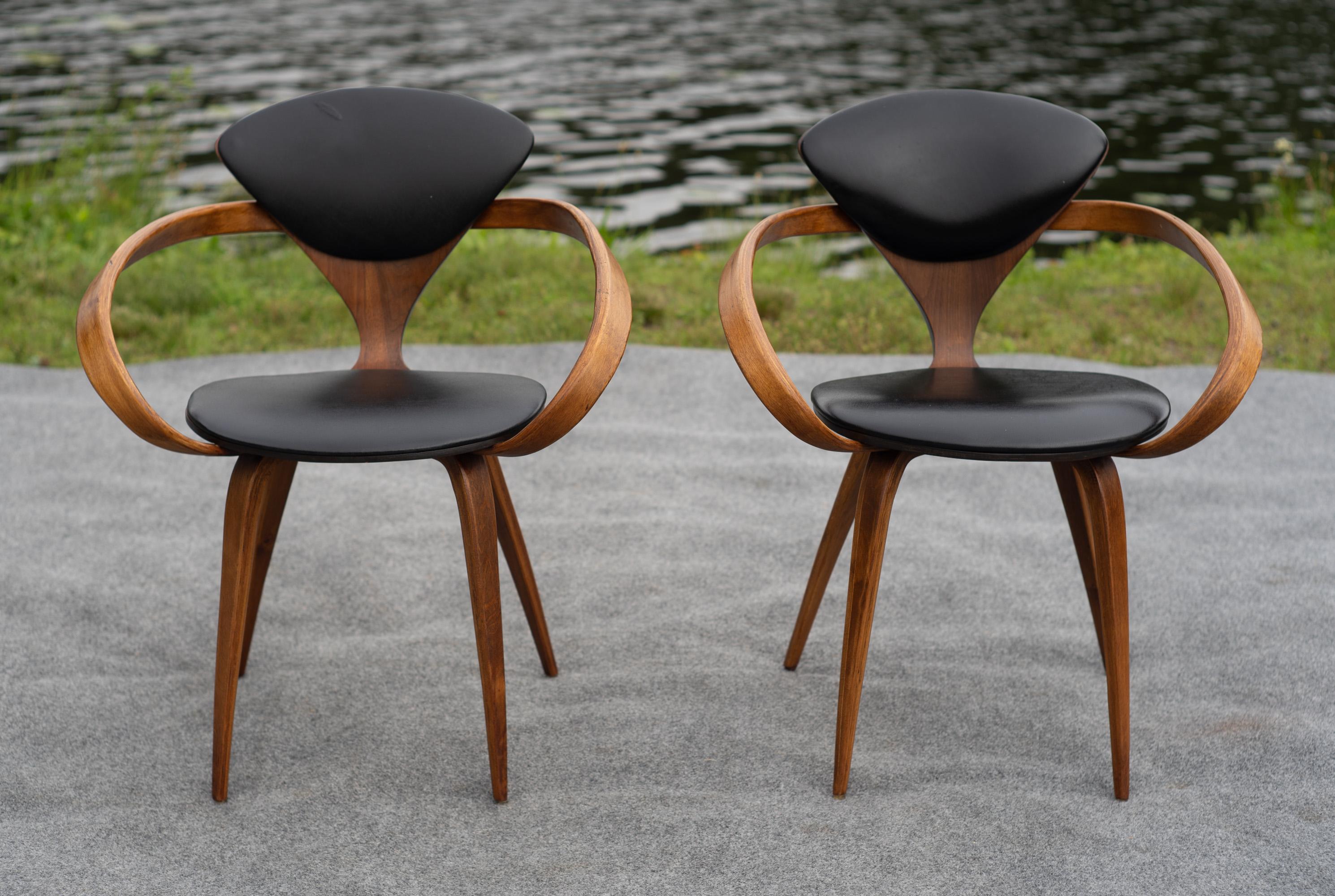 Mid-Century Modern Professionally Restored Norman Cherner Plycraft Pretzel Walnut & Black Armchairs For Sale