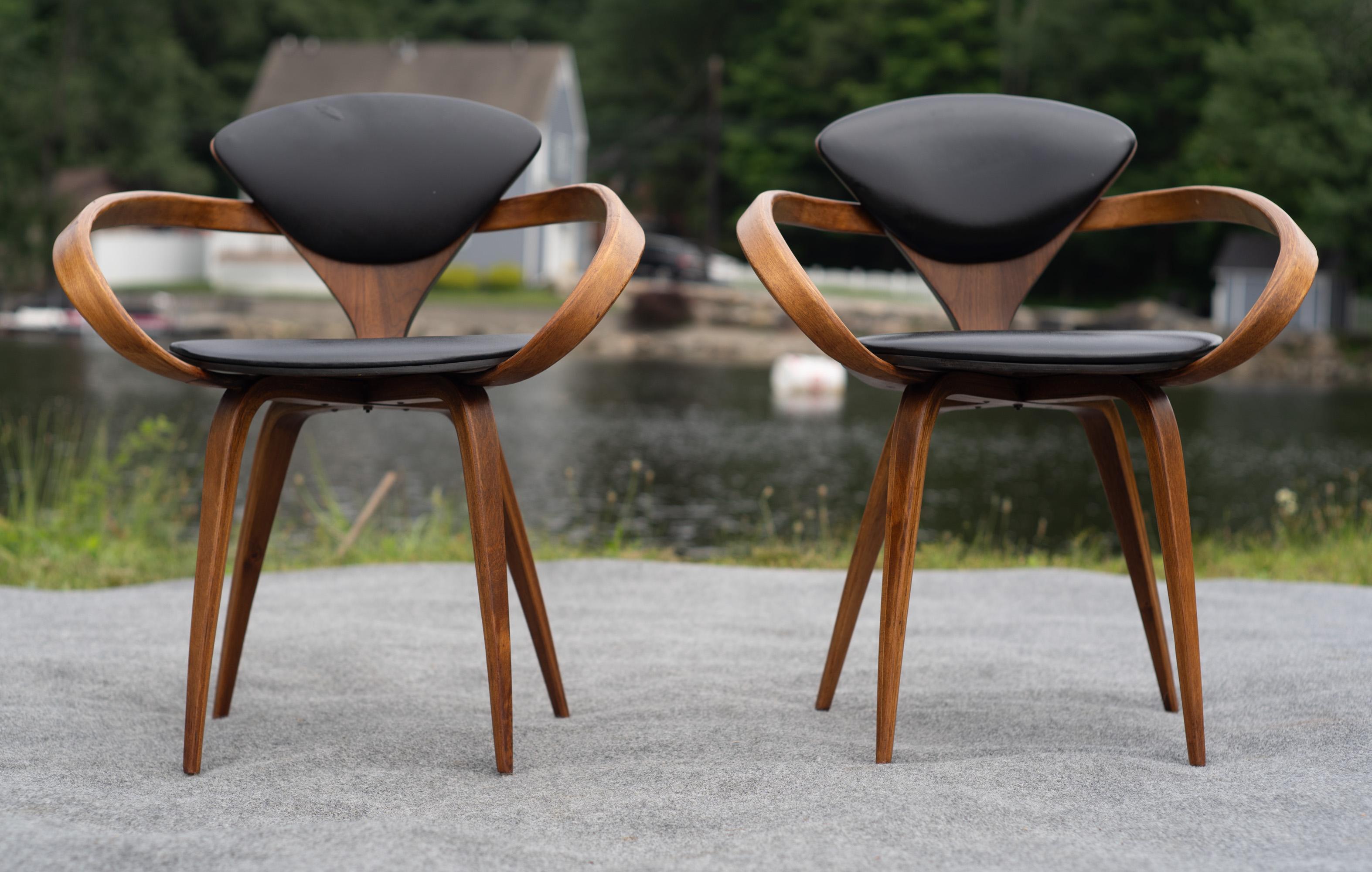 Professionally Restored Norman Cherner Plycraft Pretzel Walnut & Black Armchairs In Good Condition For Sale In Philadelphia, PA