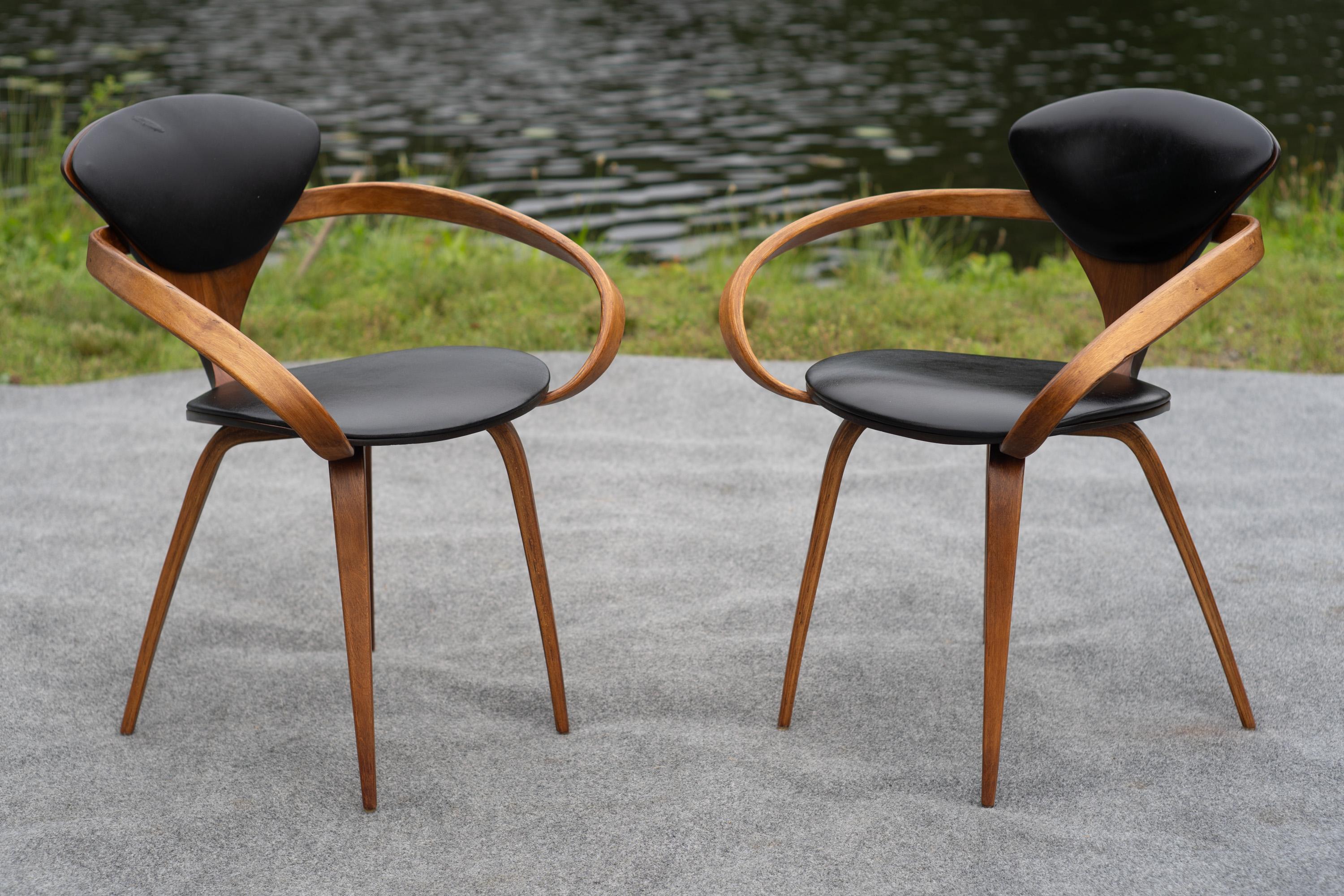 Professionally Restored Norman Cherner Plycraft Pretzel Walnut & Black Armchairs For Sale 1