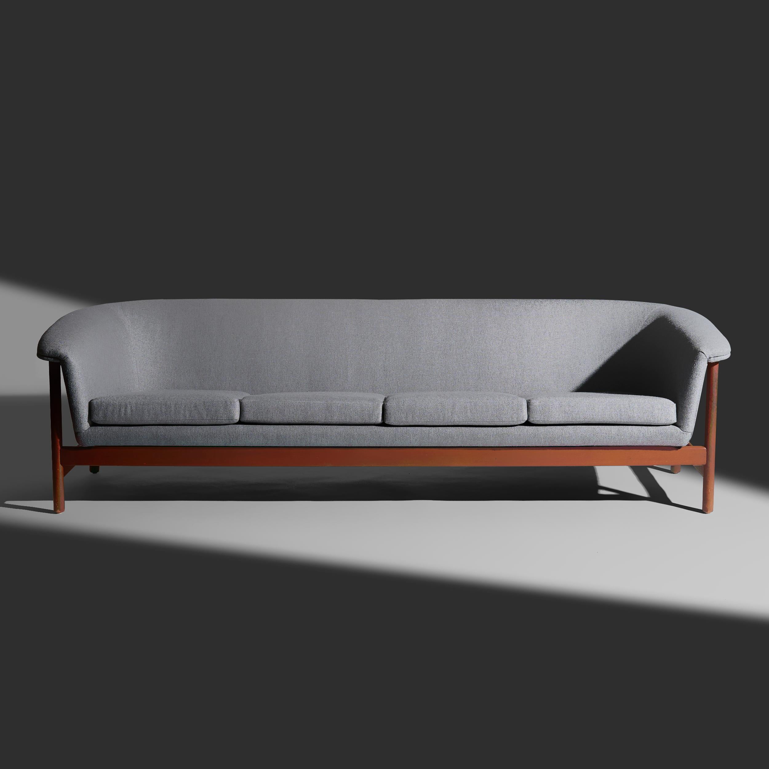 Scandinavo moderno Divano scultoreo a quattro posti di Westnofa, Norvegia, anni '60, ridipinto professionalmente in vendita