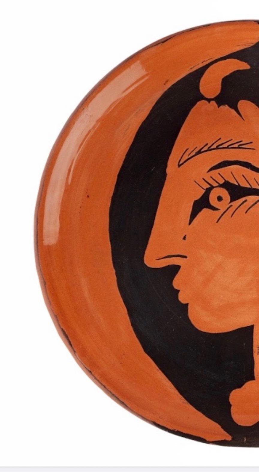 Pablo Picasso
Perfil de Jacqueline (A.R. 457), 1962
Edición Picasso
Terre de faïence rouge et décor à la couverte gravé au couteau et patiné noir. Rojo y negro
Alto 3,5 cm - Diam. 35,5 cm
Ed. 71/100

El Perfil de Jacqueline Ramie 457 es un plato de