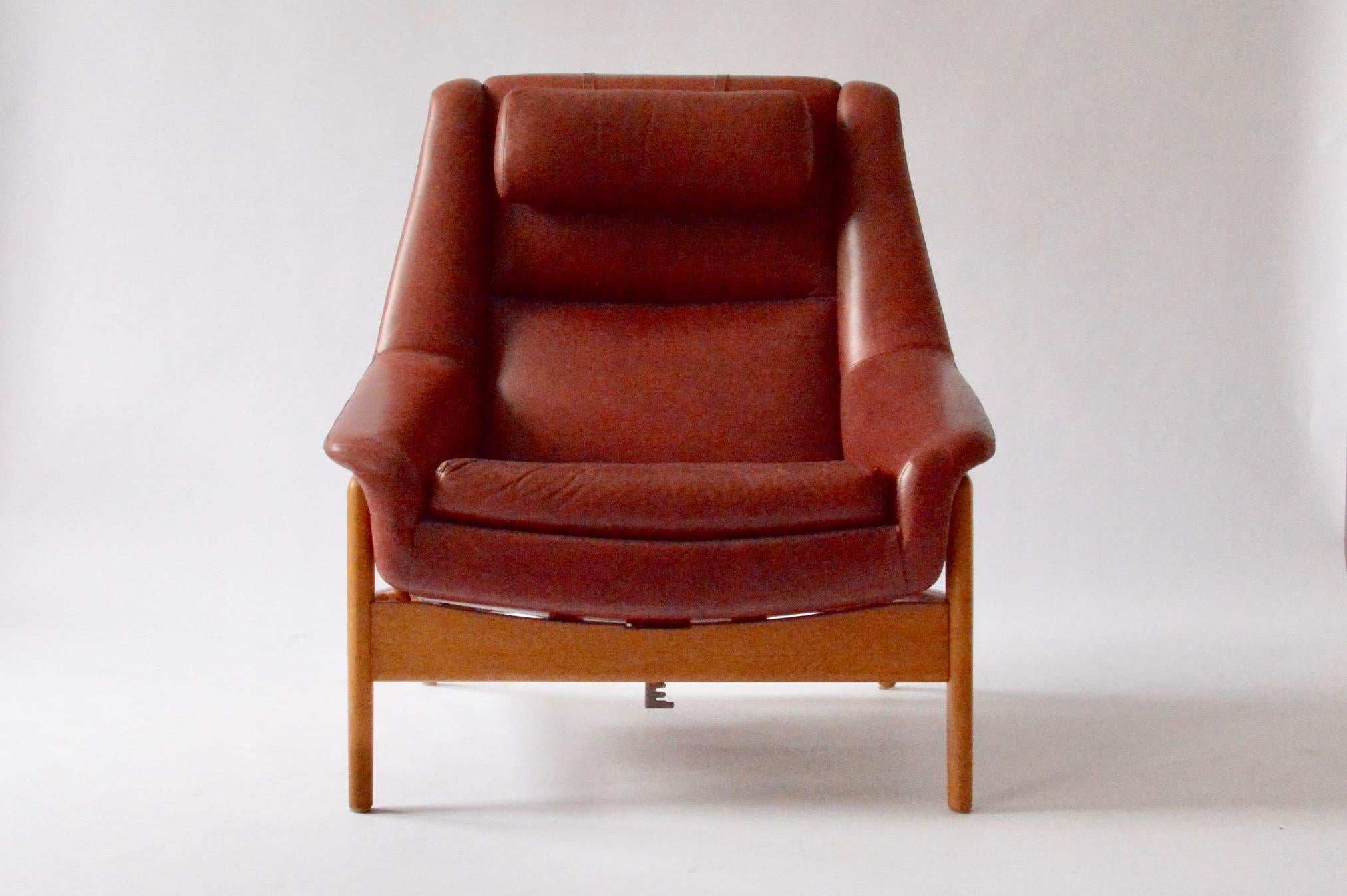 The 'Profil' easy chair by Folke Ohlsson  is made of fine red-melange leather and a frame of massive oak. It is manufactured by DUX, Sweden in the 1960s.

The design of the chair is extremely elegant and well proportioned although it is a very