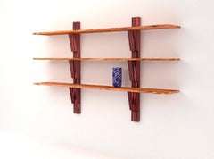 Scaffale a profilo di Derya Arpac