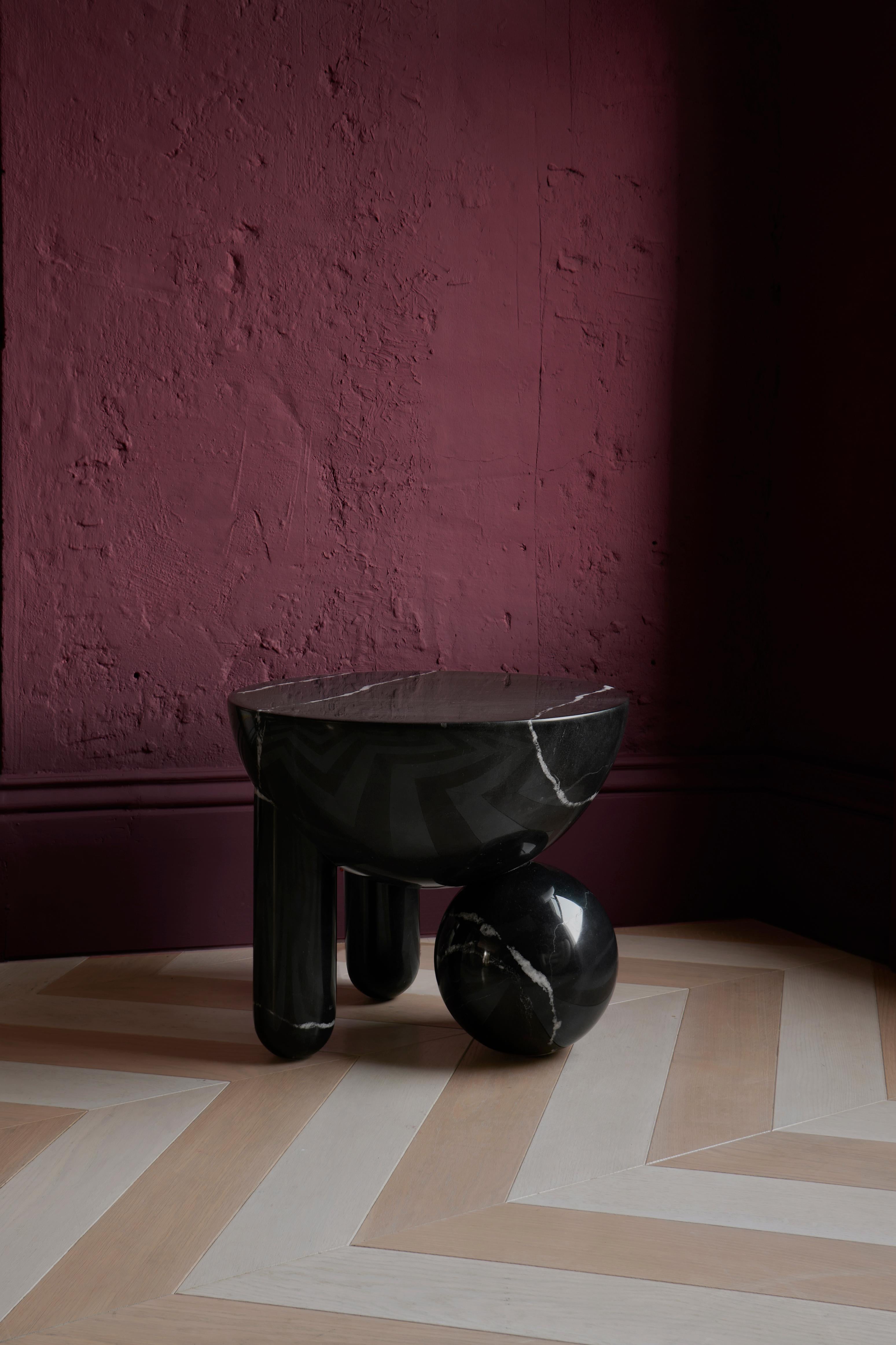 XXIe siècle et contemporain Petite table basse sculpturale Profiterole en marbre noir par Lara Bohinc en vente