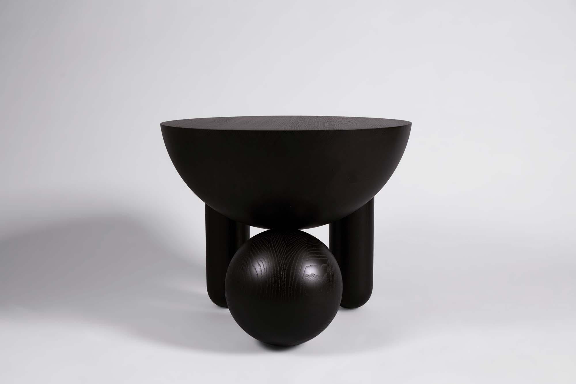 Moderne Petite table basse Profiterole par LARA Bohinc en bois teinté noir en vente