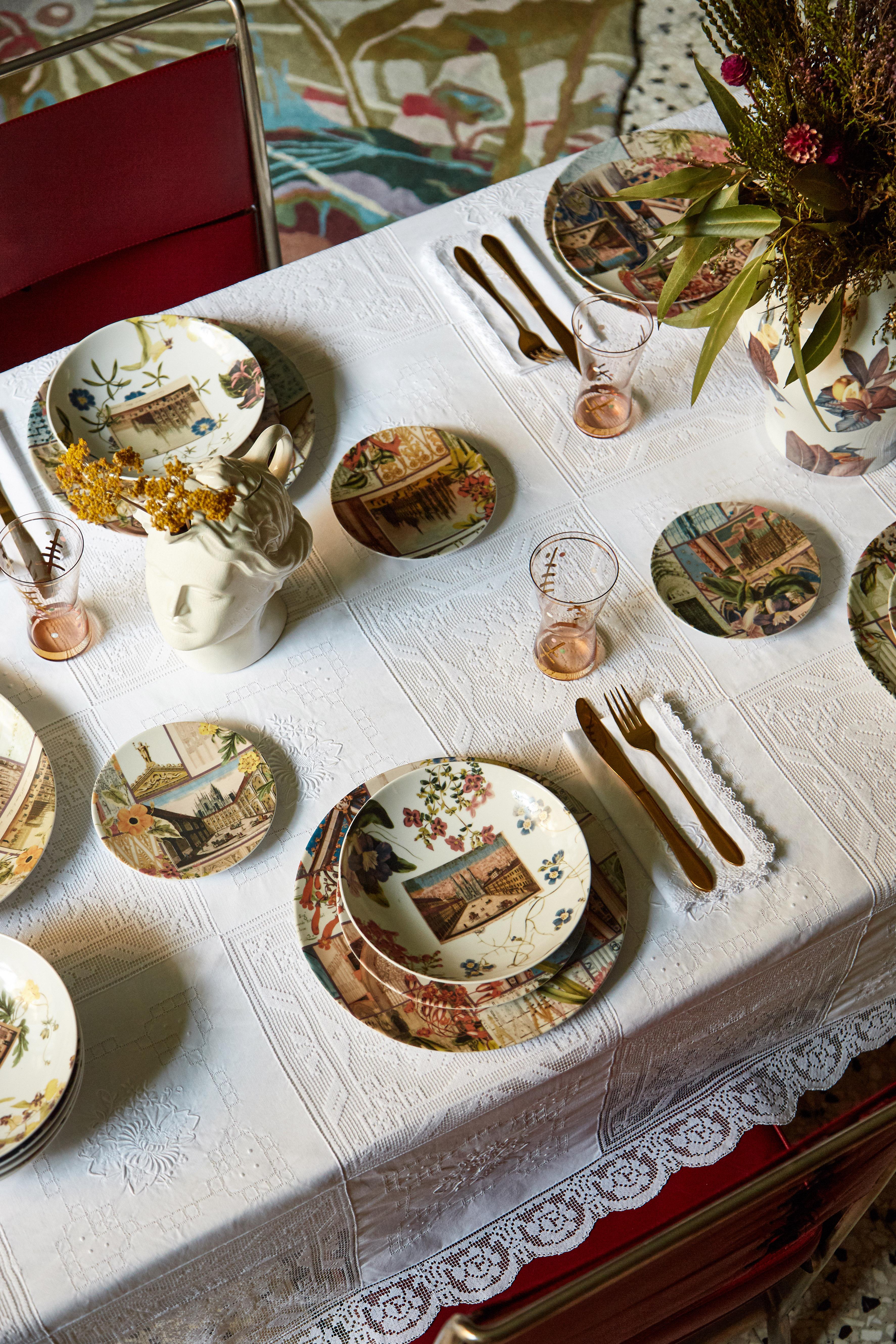 La storia Infinita, Six Contemporary Decorated Porcelain Bread Plates For Sale 3